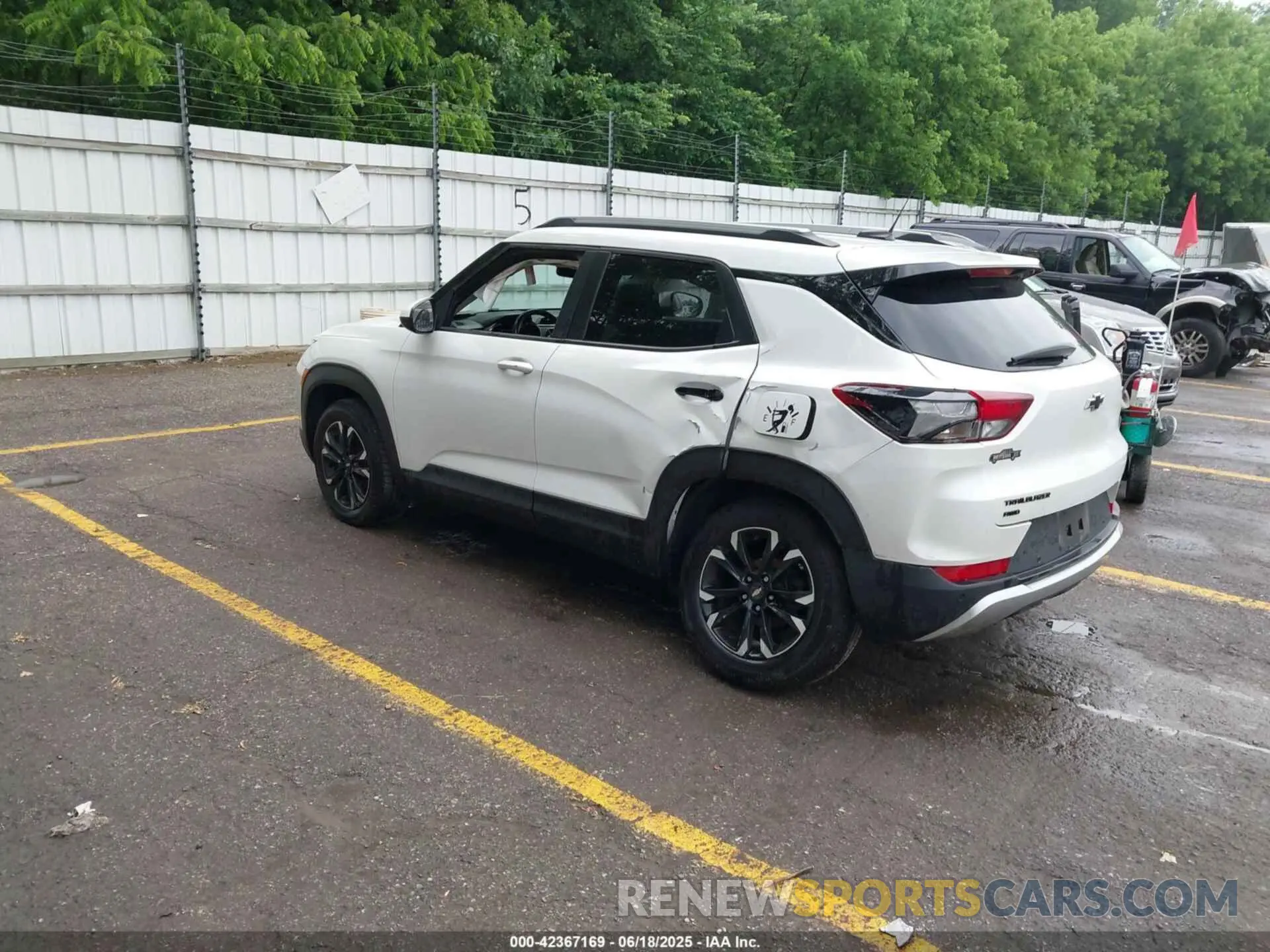 3 Photograph of a damaged car KL79MRSL2MB177020 CHEVROLET TRAILBLAZER 2021