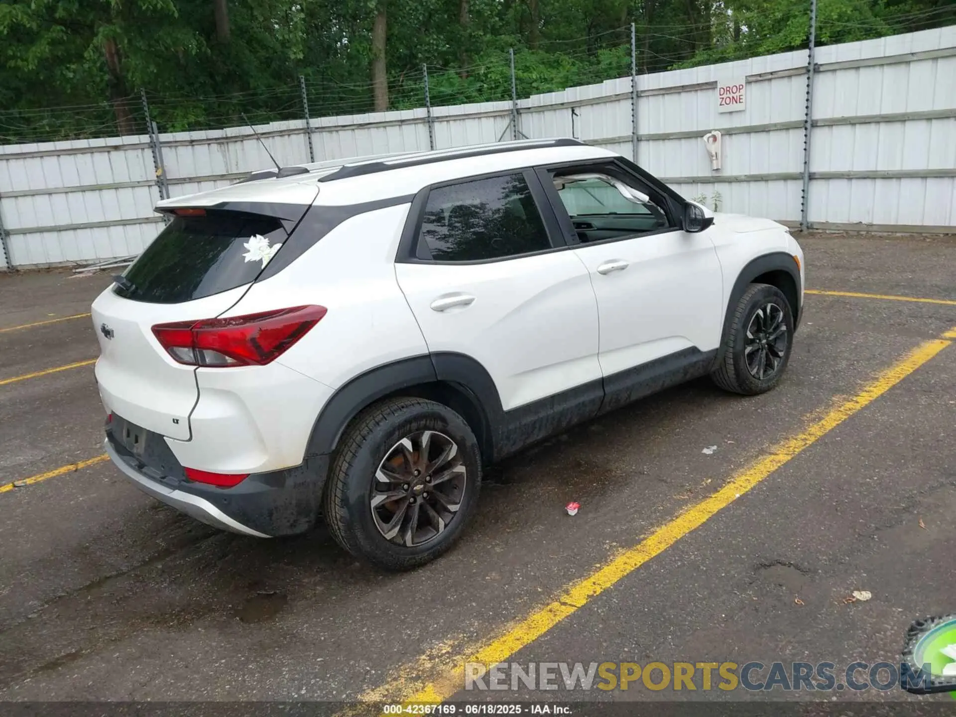 4 Photograph of a damaged car KL79MRSL2MB177020 CHEVROLET TRAILBLAZER 2021