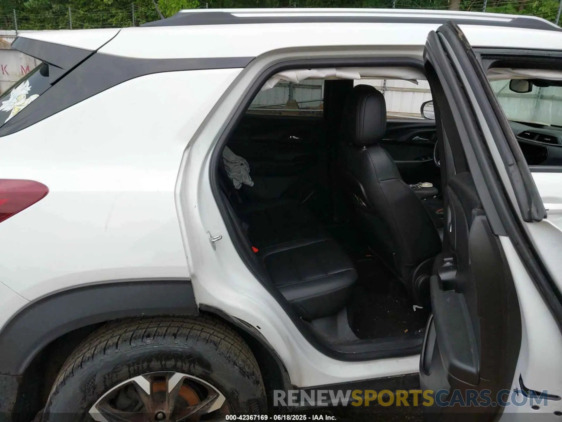 8 Photograph of a damaged car KL79MRSL2MB177020 CHEVROLET TRAILBLAZER 2021