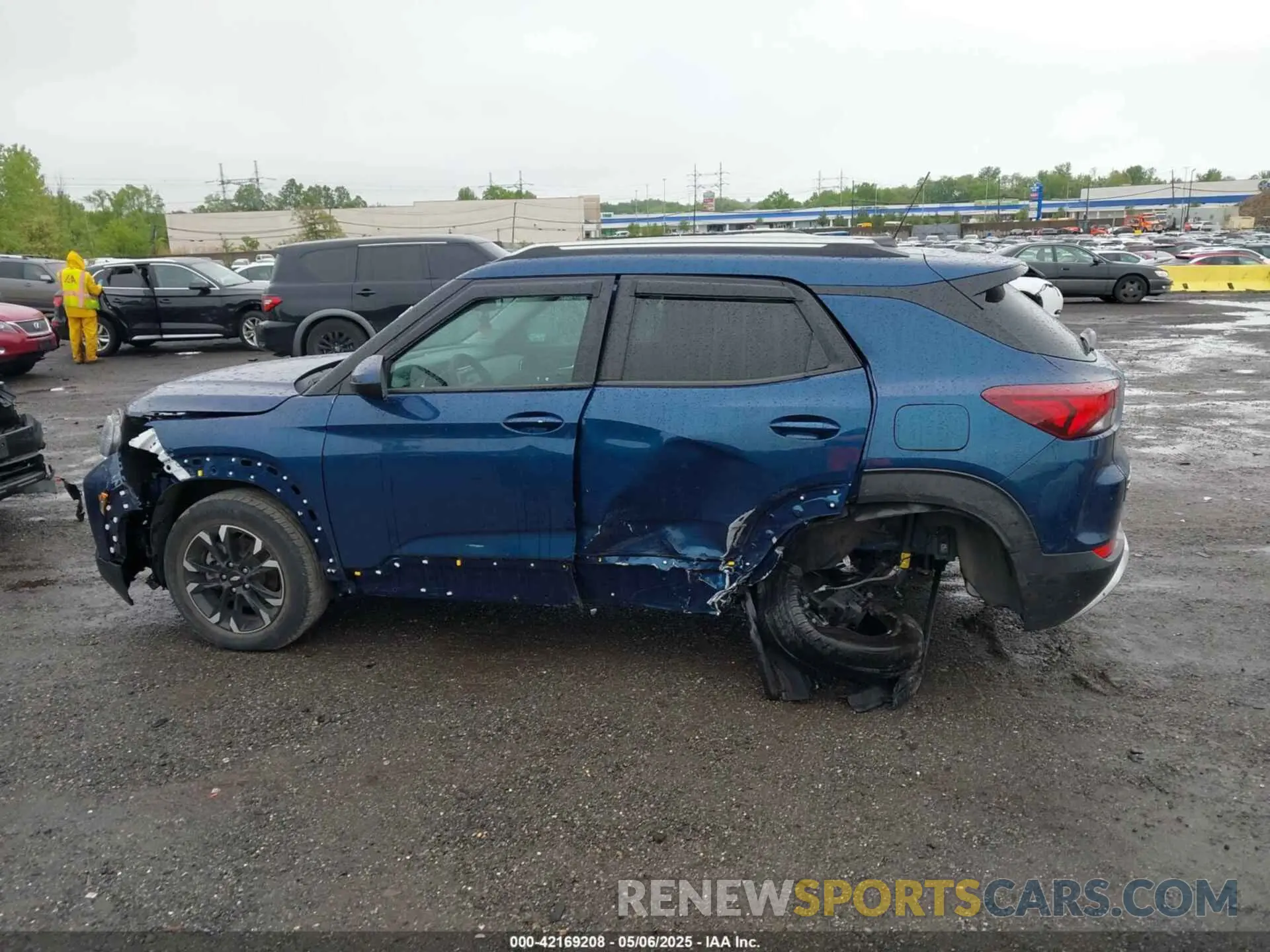 14 Photograph of a damaged car KL79MRSLXMB063783 CHEVROLET TRAILBLAZER 2021