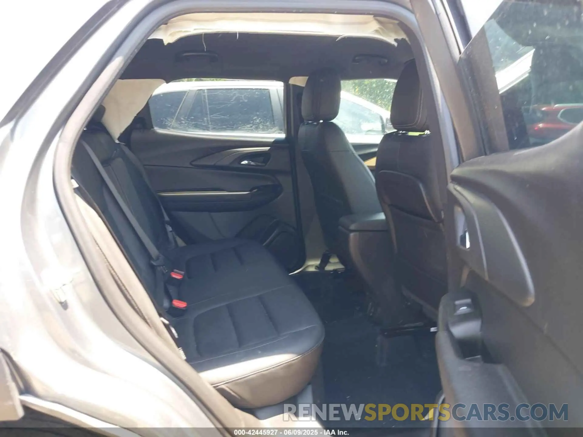 8 Photograph of a damaged car KL79MSSL8MB143283 CHEVROLET TRAILBLAZER 2021