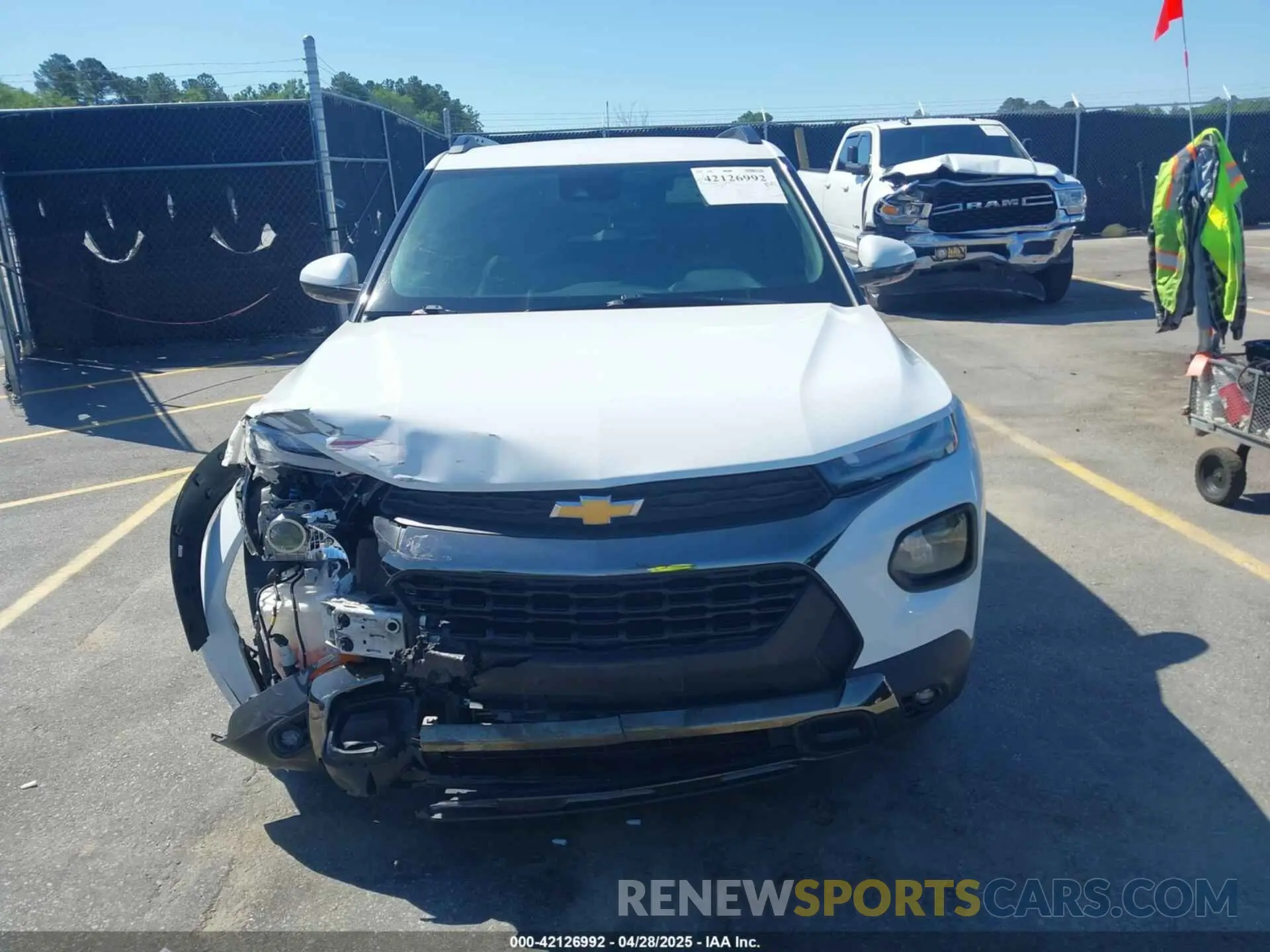 12 Photograph of a damaged car KL79MSSL9MB019796 CHEVROLET TRAILBLAZER 2021