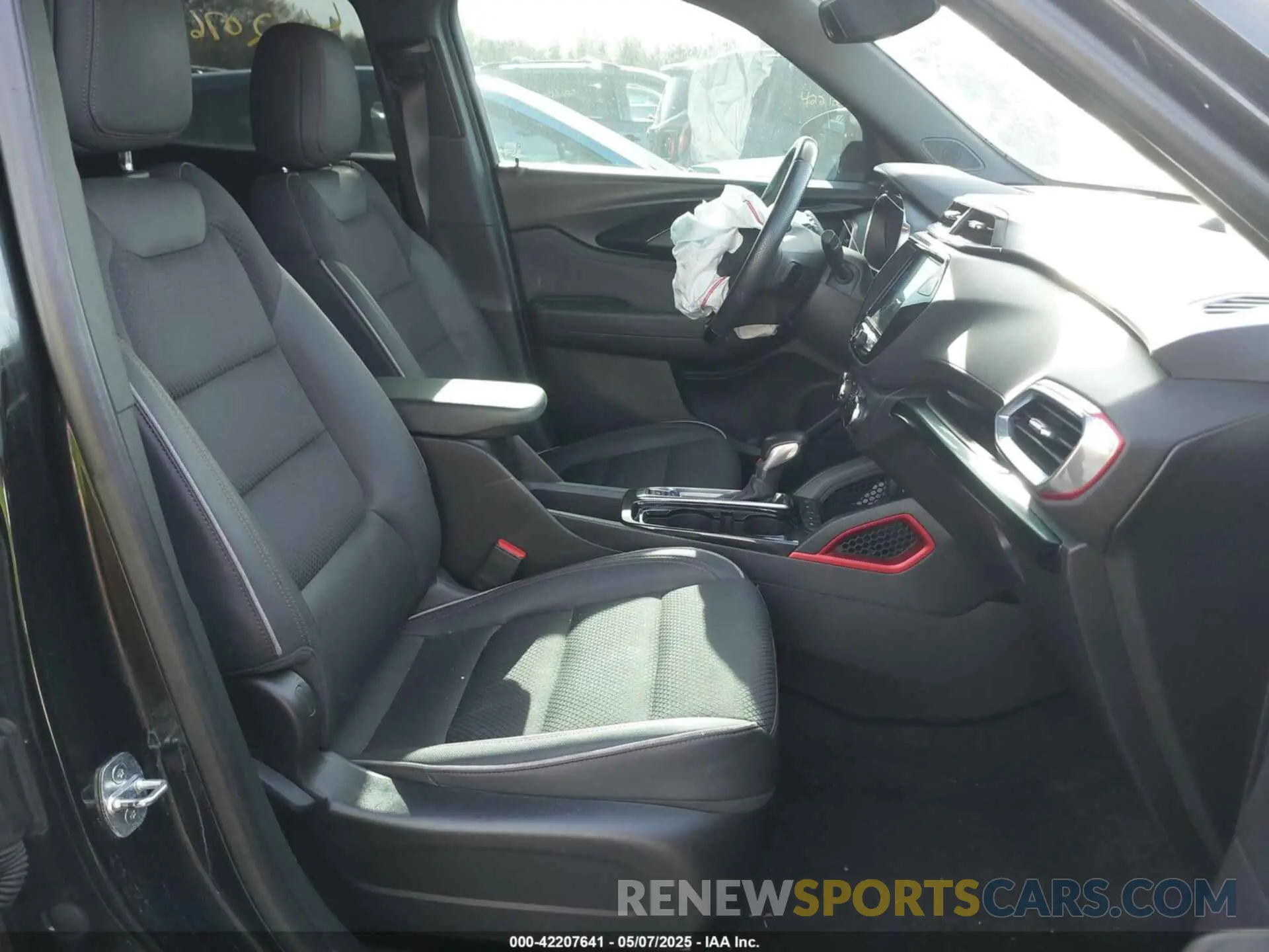 5 Photograph of a damaged car KL79MTSL7MB162087 CHEVROLET TRAILBLAZER 2021