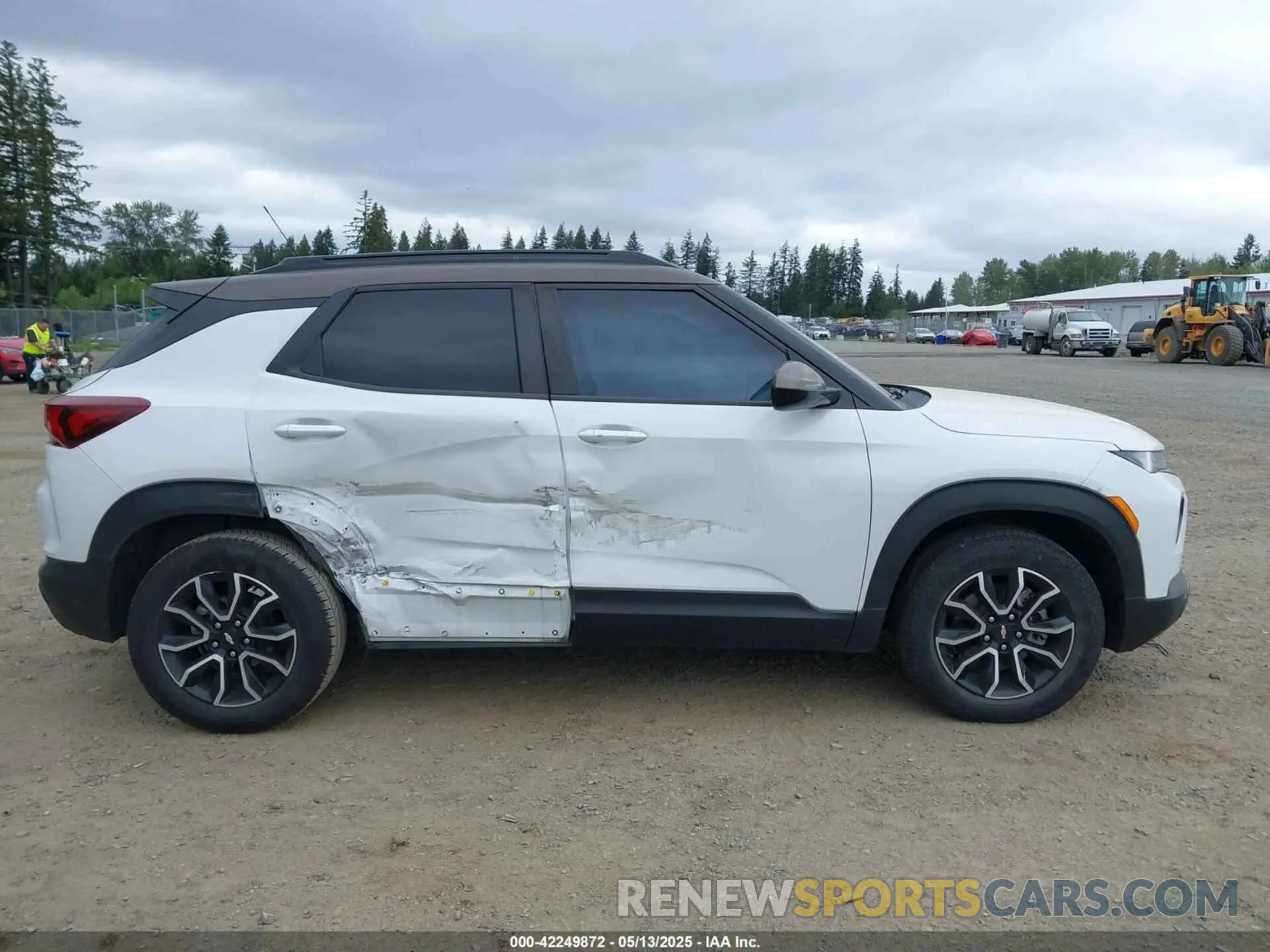 14 Photograph of a damaged car KL79MVSL4MB168702 CHEVROLET TRAILBLAZER 2021