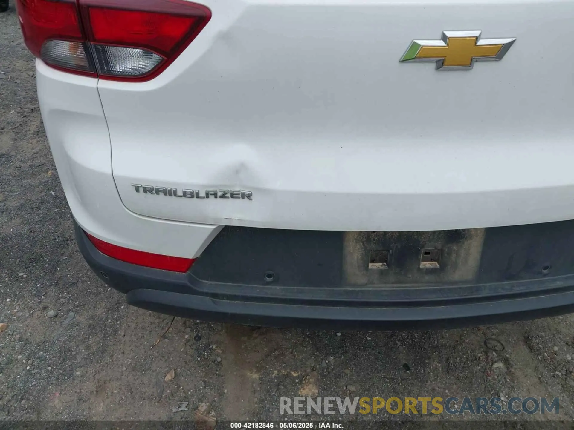 19 Photograph of a damaged car KL79MMS26NB127877 CHEVROLET TRAILBLAZER 2022