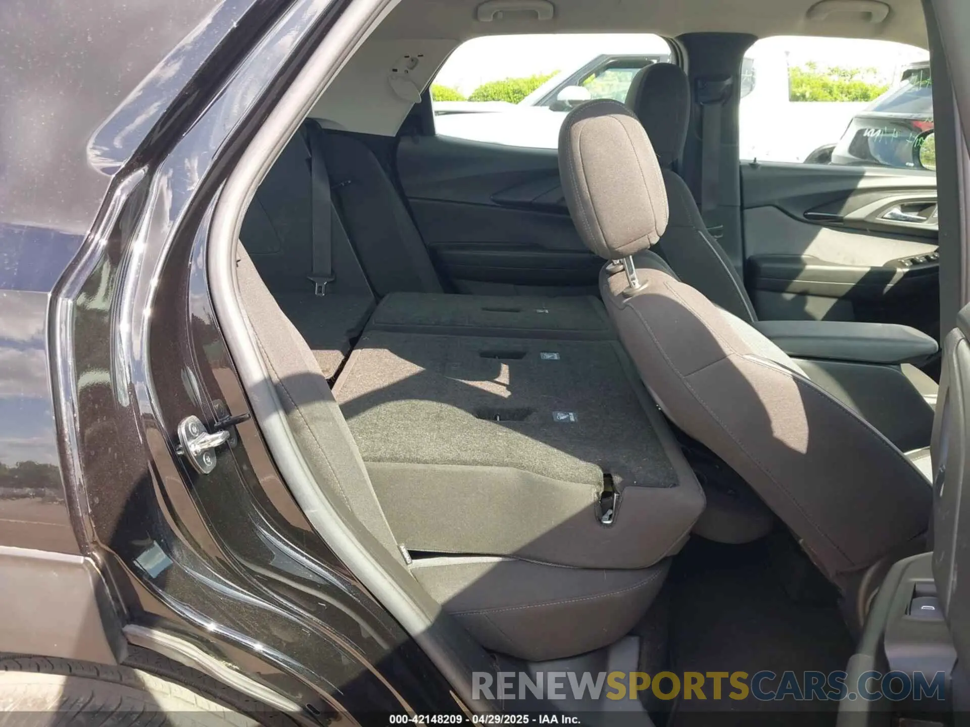 8 Photograph of a damaged car KL79MMS29NB136993 CHEVROLET TRAILBLAZER 2022