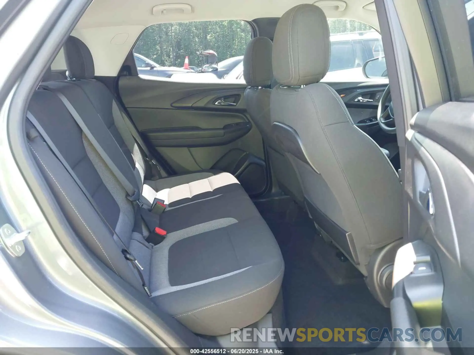 8 Photograph of a damaged car KL79MPS26NB015632 CHEVROLET TRAILBLAZER 2022