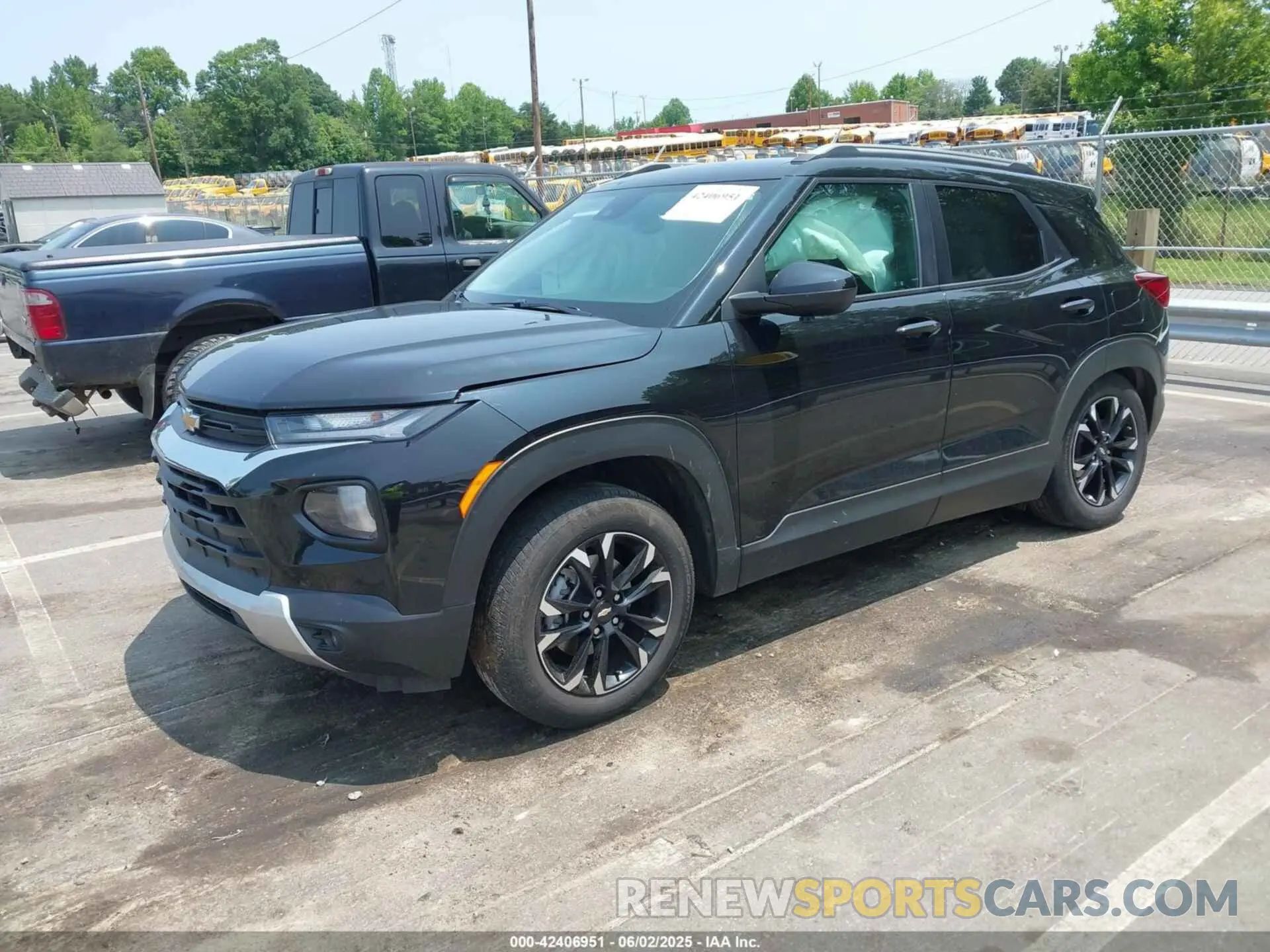 2 Photograph of a damaged car KL79MPS28NB109821 CHEVROLET TRAILBLAZER 2022