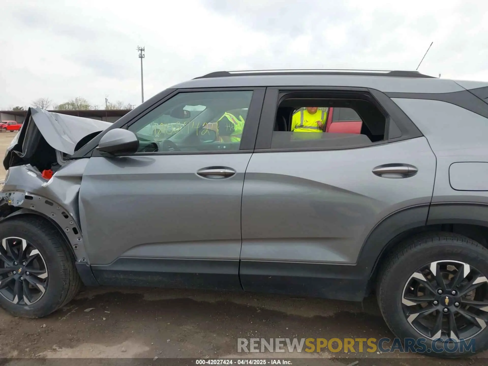 14 Photograph of a damaged car KL79MPS29NB072942 CHEVROLET TRAILBLAZER 2022