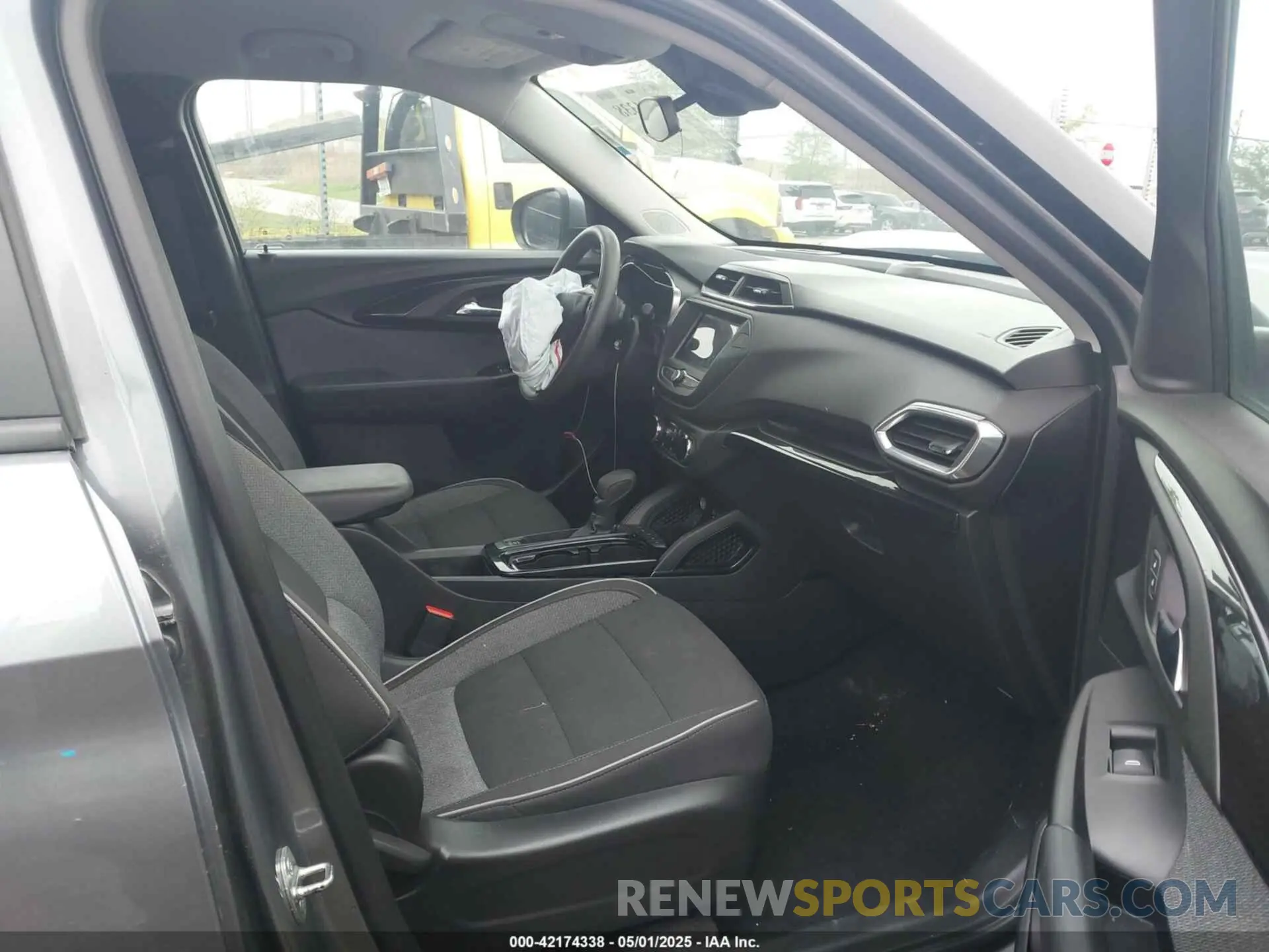 5 Photograph of a damaged car KL79MPSL1NB059160 CHEVROLET TRAILBLAZER 2022