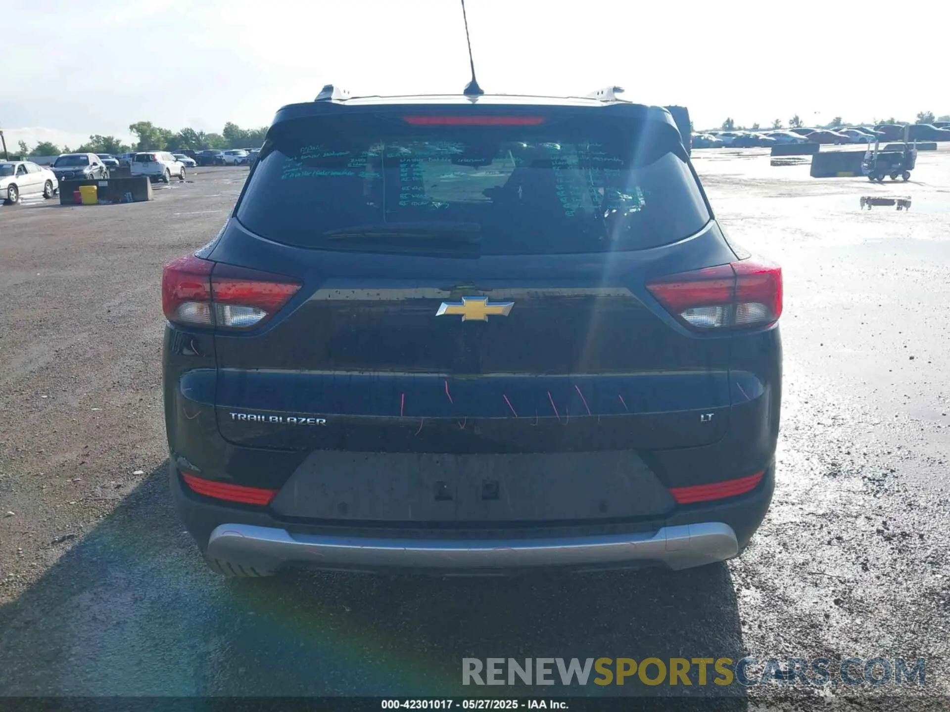 17 Photograph of a damaged car KL79MPSL4NB106584 CHEVROLET TRAILBLAZER 2022