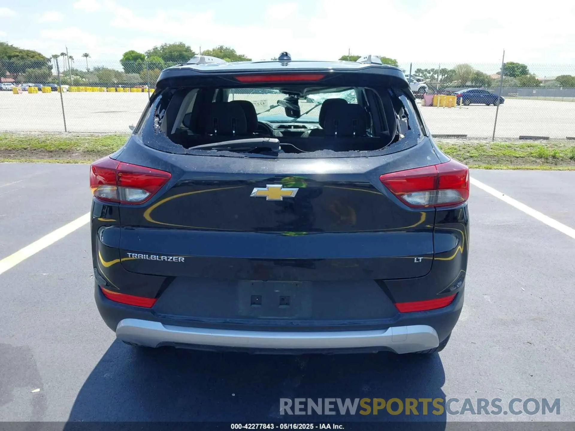 17 Photograph of a damaged car KL79MPSL9NB042932 CHEVROLET TRAILBLAZER 2022