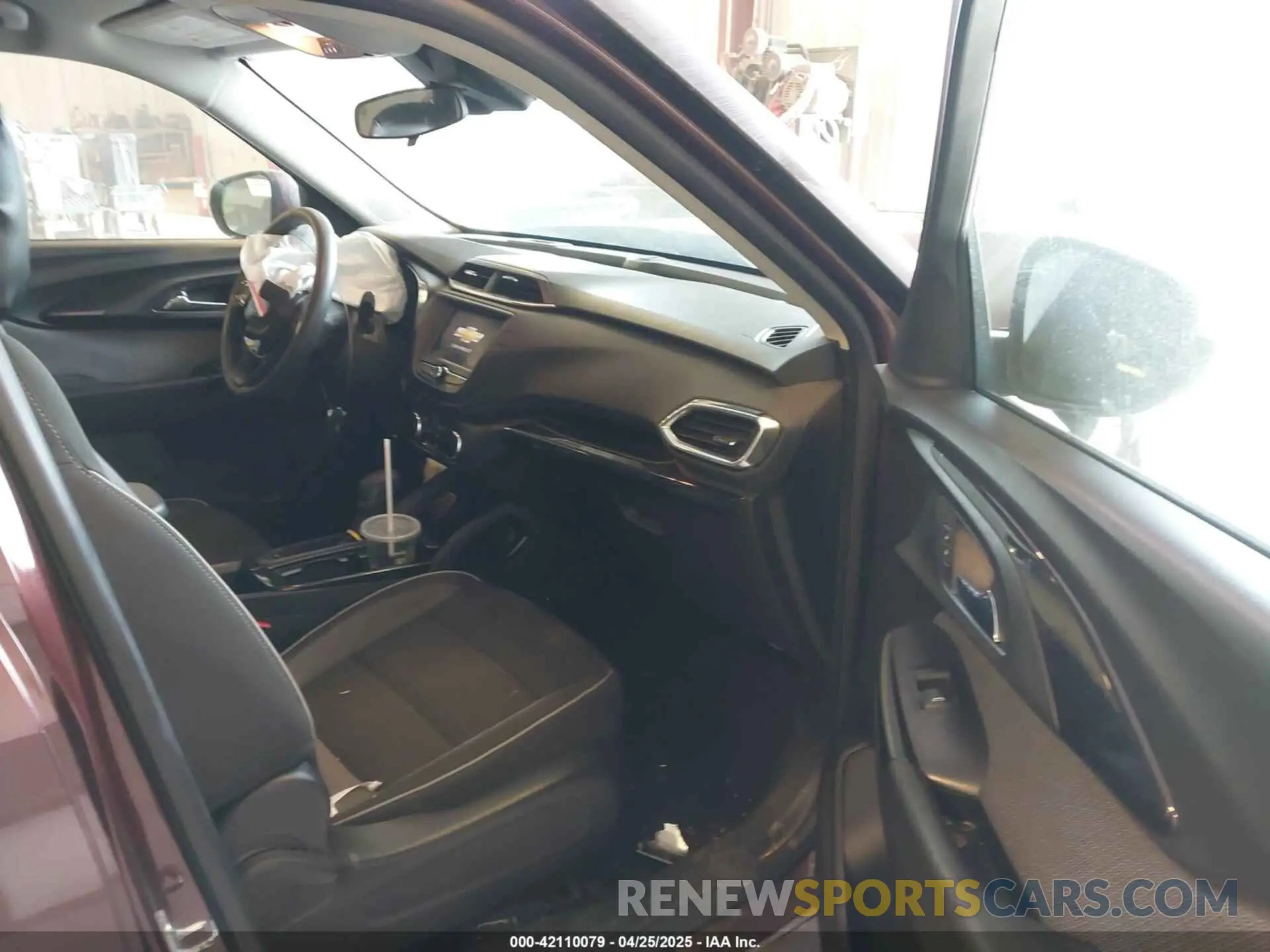 5 Photograph of a damaged car KL79MRSL2NB009024 CHEVROLET TRAILBLAZER 2022
