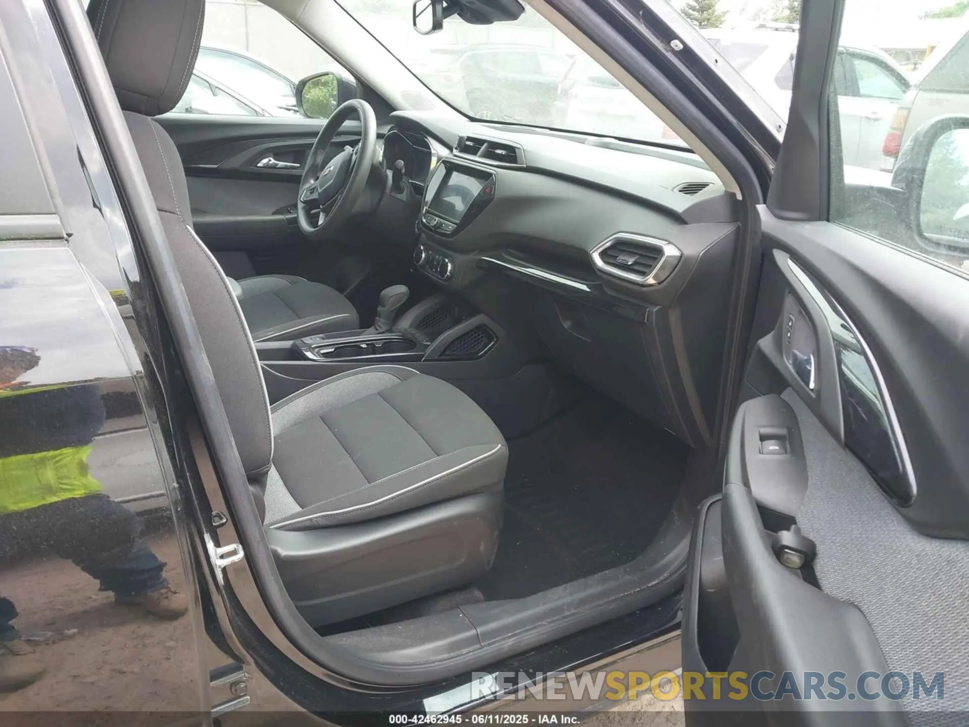 5 Photograph of a damaged car KL79MRSL6NB104914 CHEVROLET TRAILBLAZER 2022