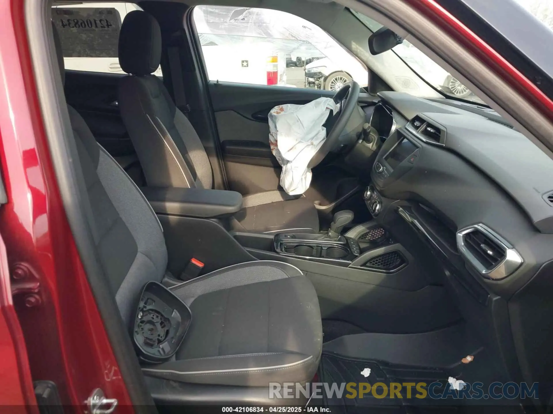 5 Photograph of a damaged car KL79MRSL8NB096010 CHEVROLET TRAILBLAZER 2022