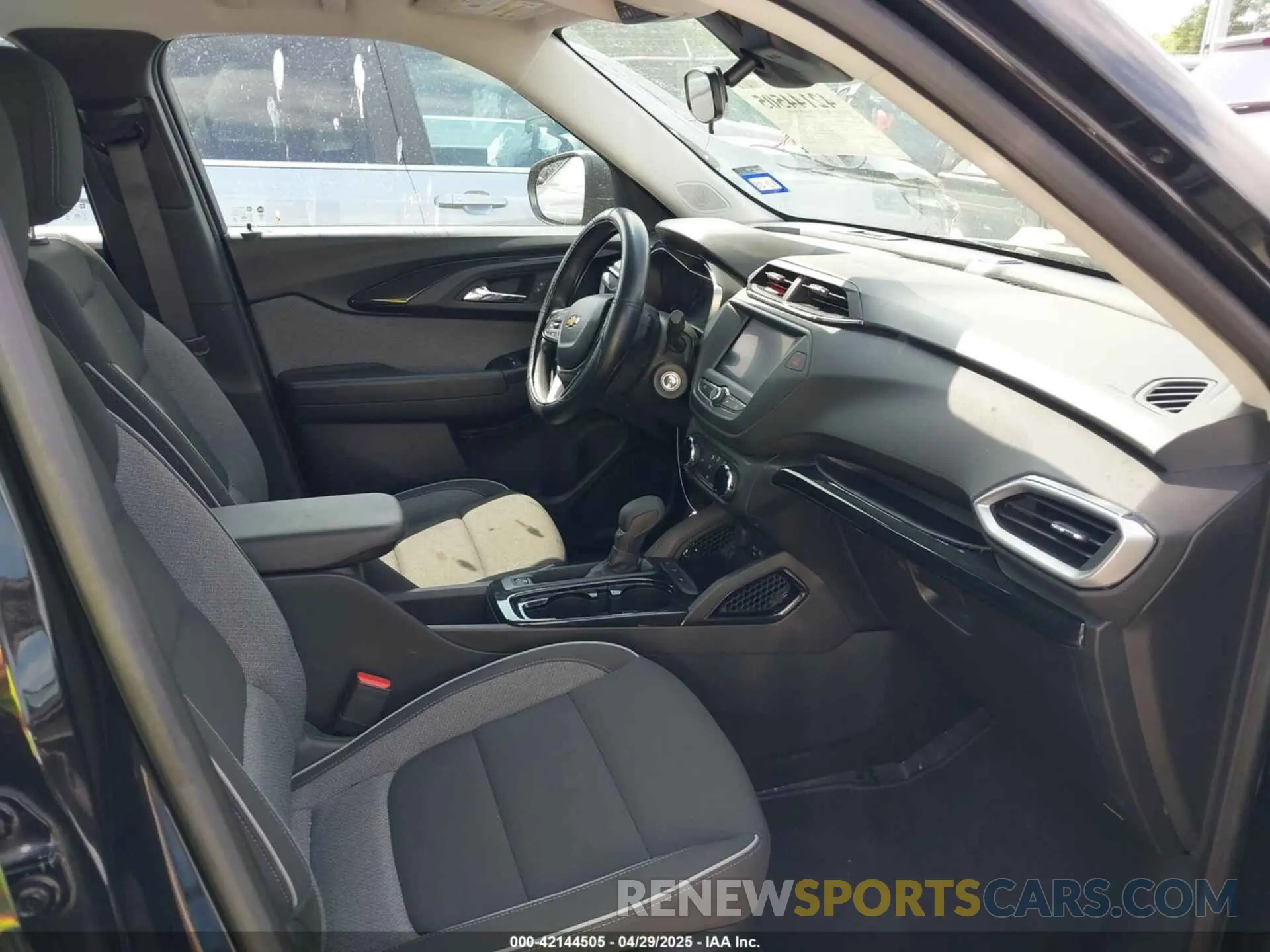 5 Photograph of a damaged car KL79MMS26PB169162 CHEVROLET TRAILBLAZER 2023