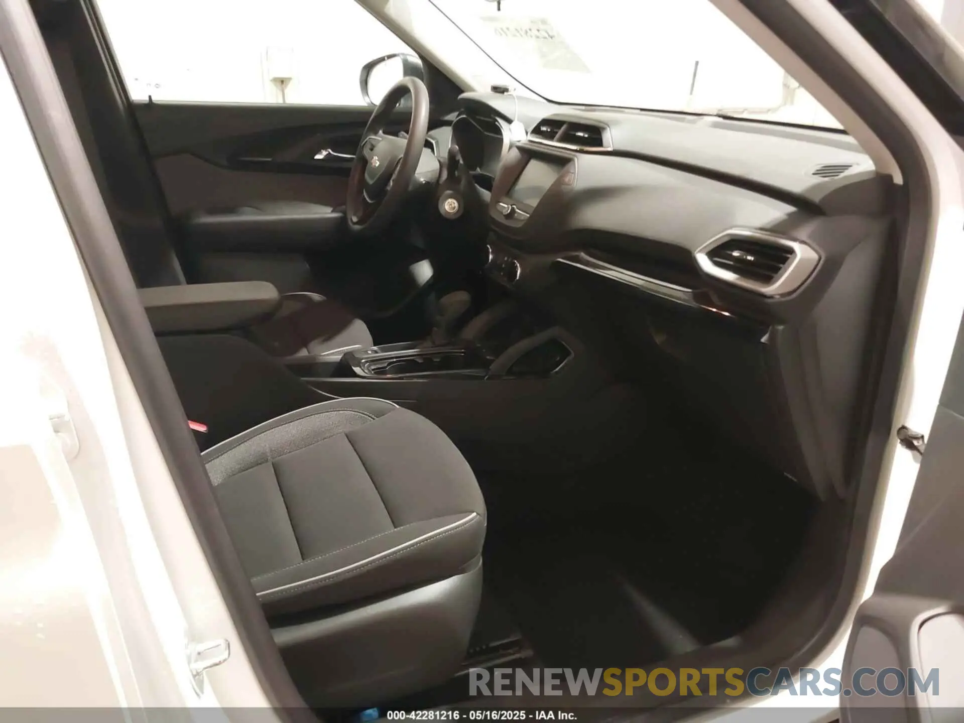 5 Photograph of a damaged car KL79MMS2XPB179452 CHEVROLET TRAILBLAZER 2023