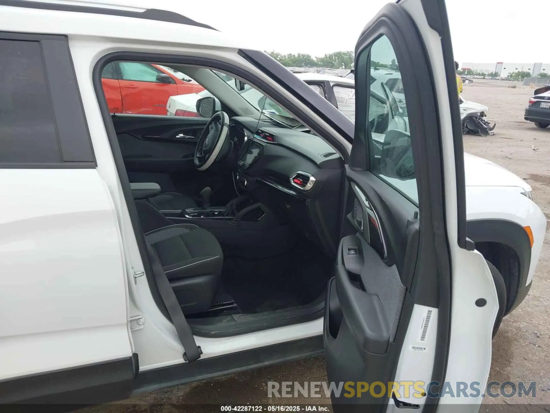 5 Photograph of a damaged car KL79MPS21PB192043 CHEVROLET TRAILBLAZER 2023