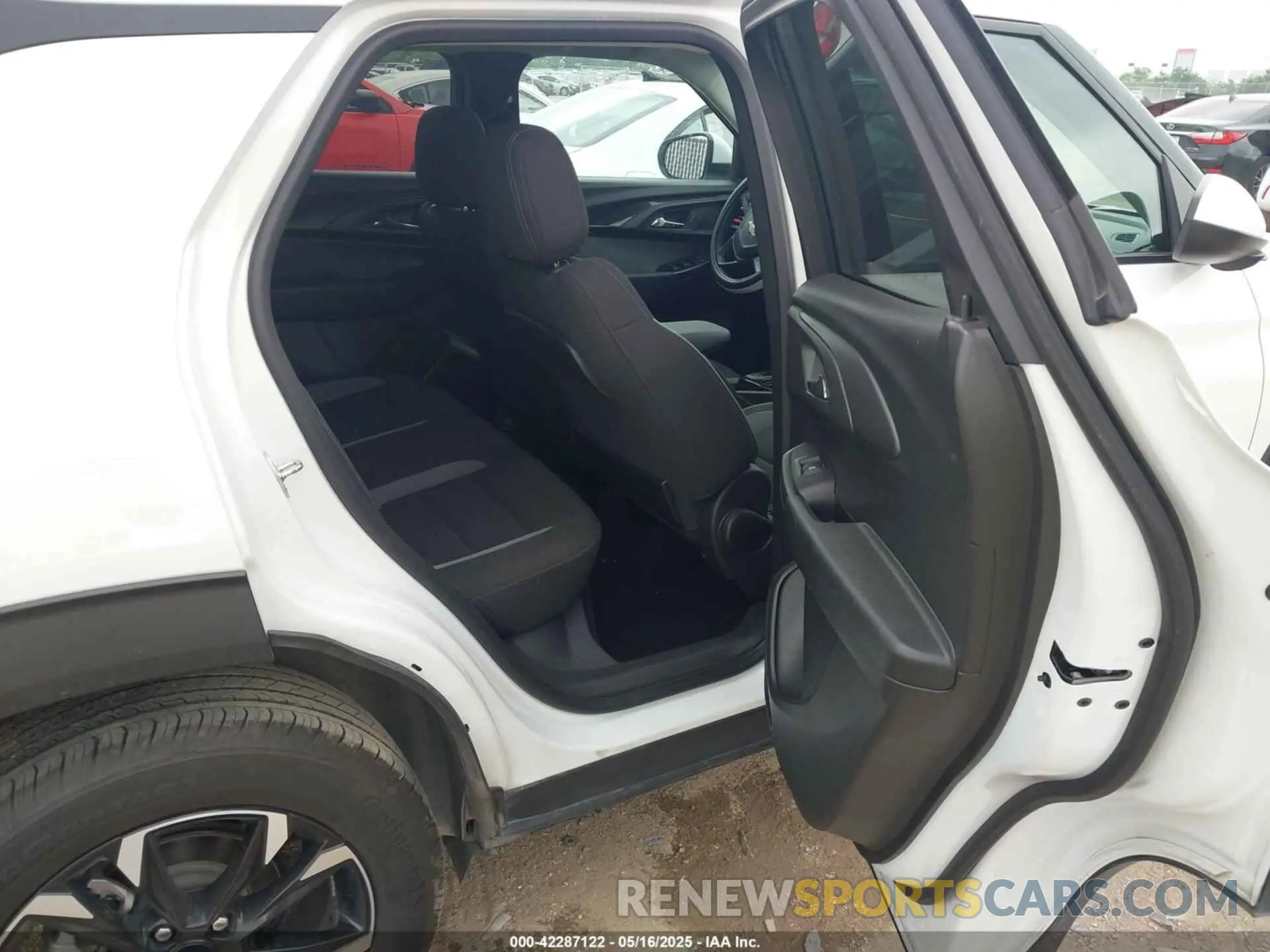8 Photograph of a damaged car KL79MPS21PB192043 CHEVROLET TRAILBLAZER 2023