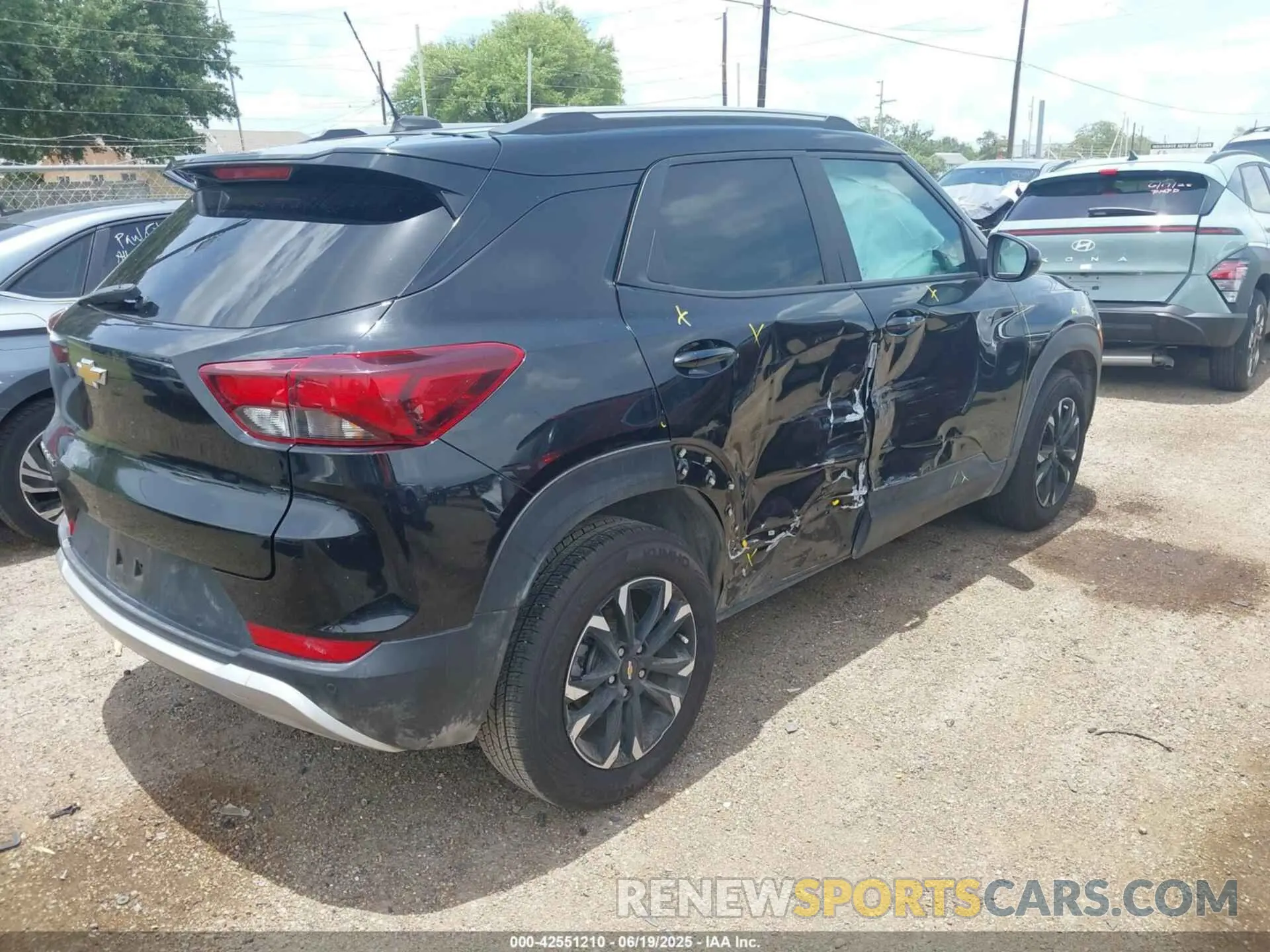 4 Photograph of a damaged car KL79MPS22PB056021 CHEVROLET TRAILBLAZER 2023