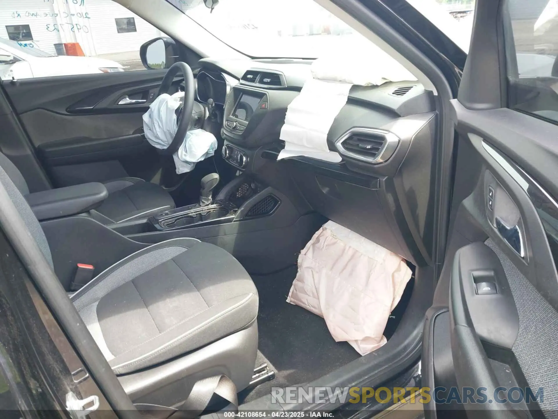 5 Photograph of a damaged car KL79MPS29PB095723 CHEVROLET TRAILBLAZER 2023