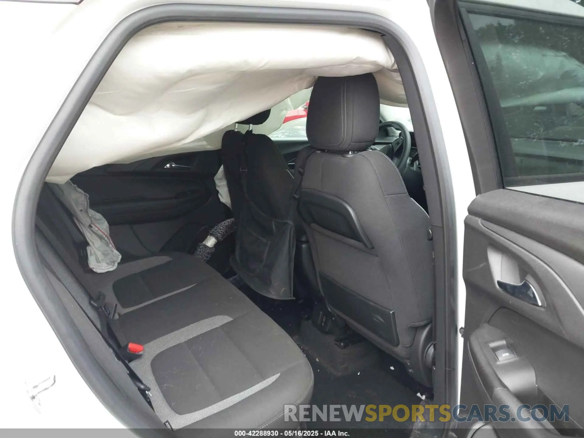 8 Photograph of a damaged car KL79MPSL2PB112824 CHEVROLET TRAILBLAZER 2023