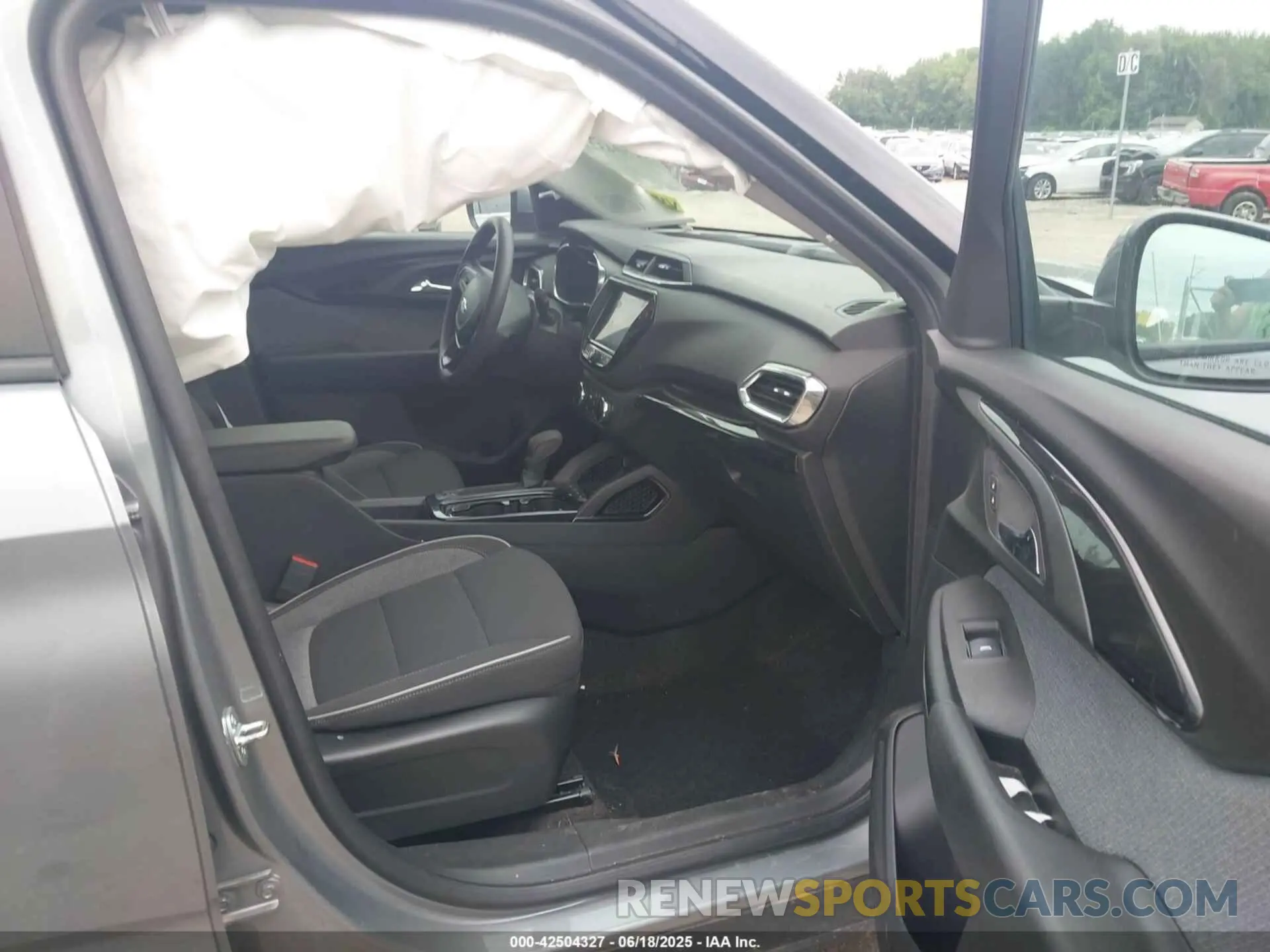 5 Photograph of a damaged car KL79MRSL1PB171102 CHEVROLET TRAILBLAZER 2023
