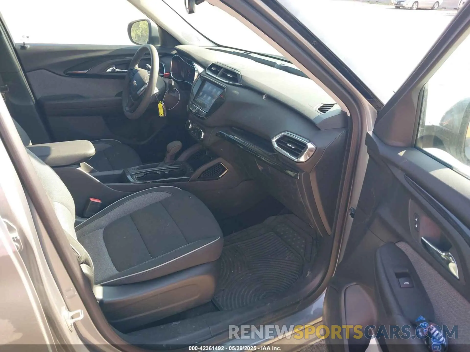 5 Photograph of a damaged car KL79MRSL2PB216225 CHEVROLET TRAILBLAZER 2023