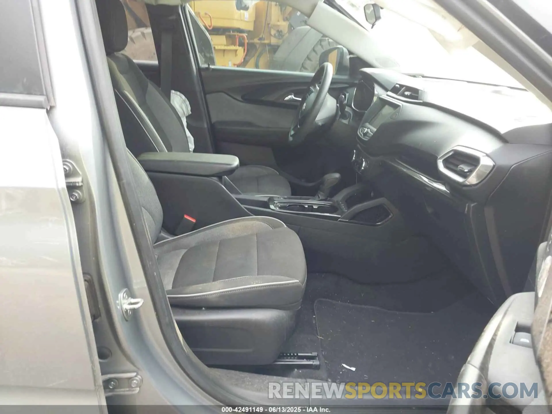 5 Photograph of a damaged car KL79MRSL3PB046652 CHEVROLET TRAILBLAZER 2023