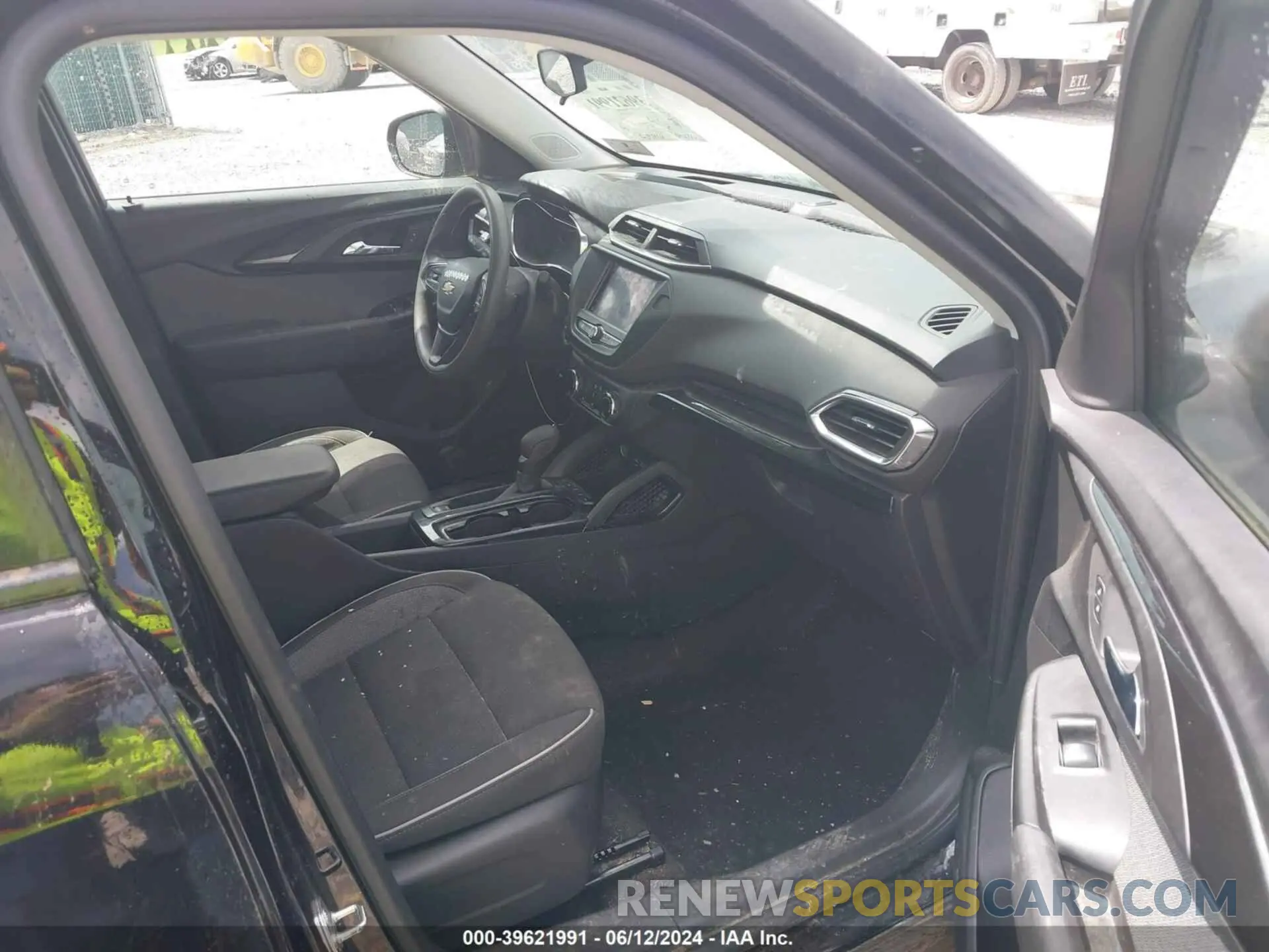 5 Photograph of a damaged car KL79MRSL4PB002403 CHEVROLET TRAILBLAZER 2023