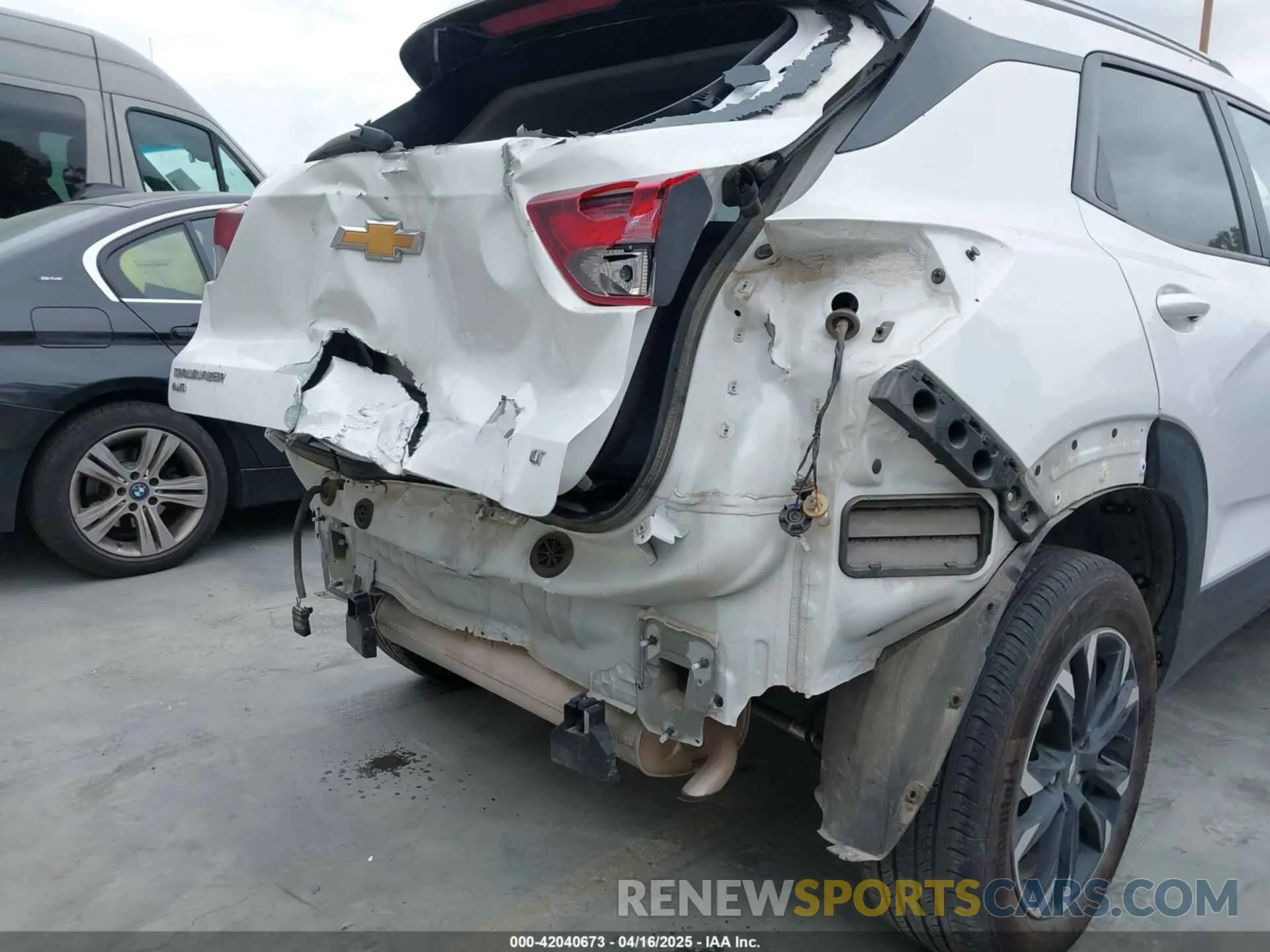 12 Photograph of a damaged car KL79MRSL5PB190333 CHEVROLET TRAILBLAZER 2023