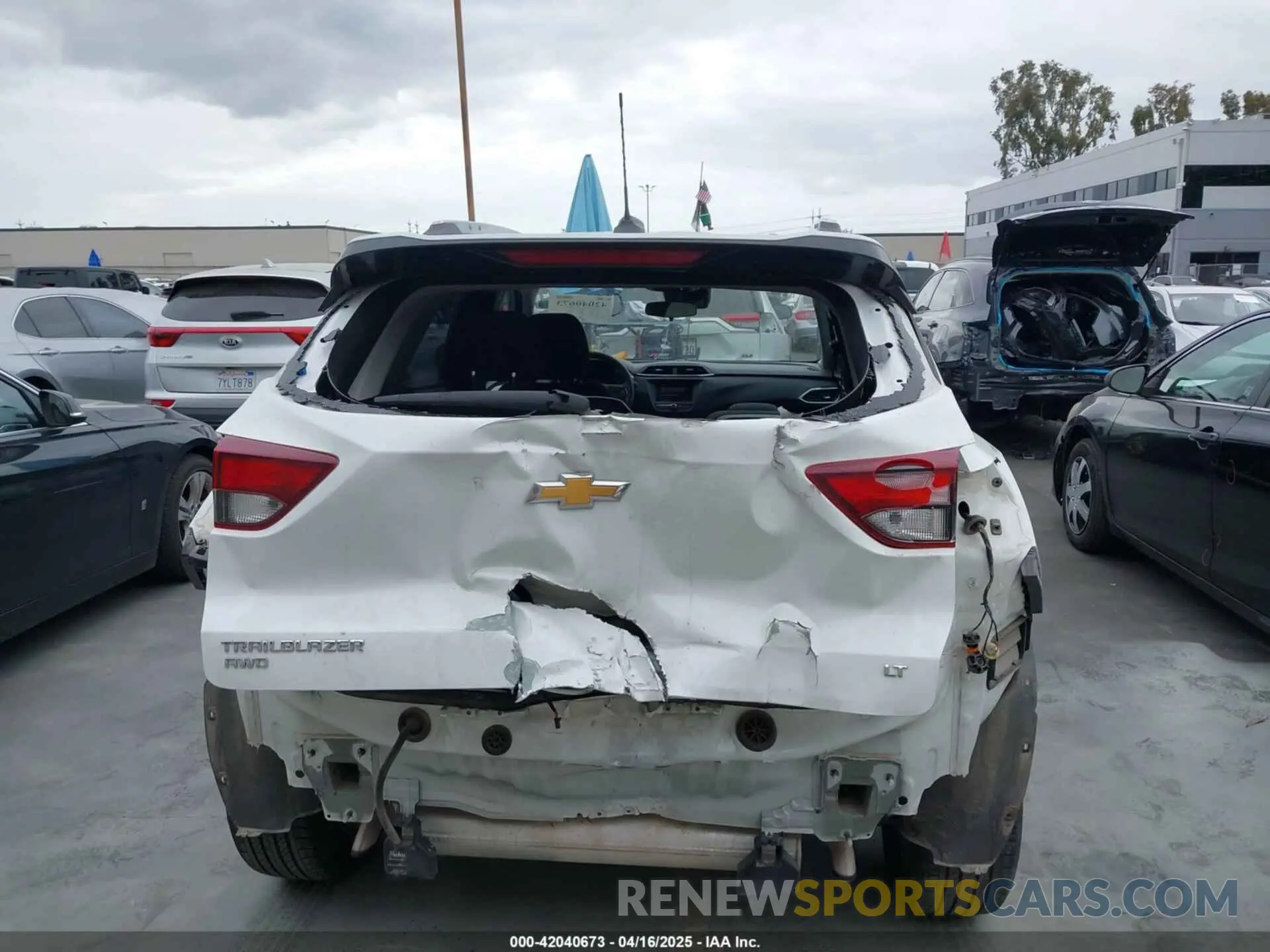 17 Photograph of a damaged car KL79MRSL5PB190333 CHEVROLET TRAILBLAZER 2023