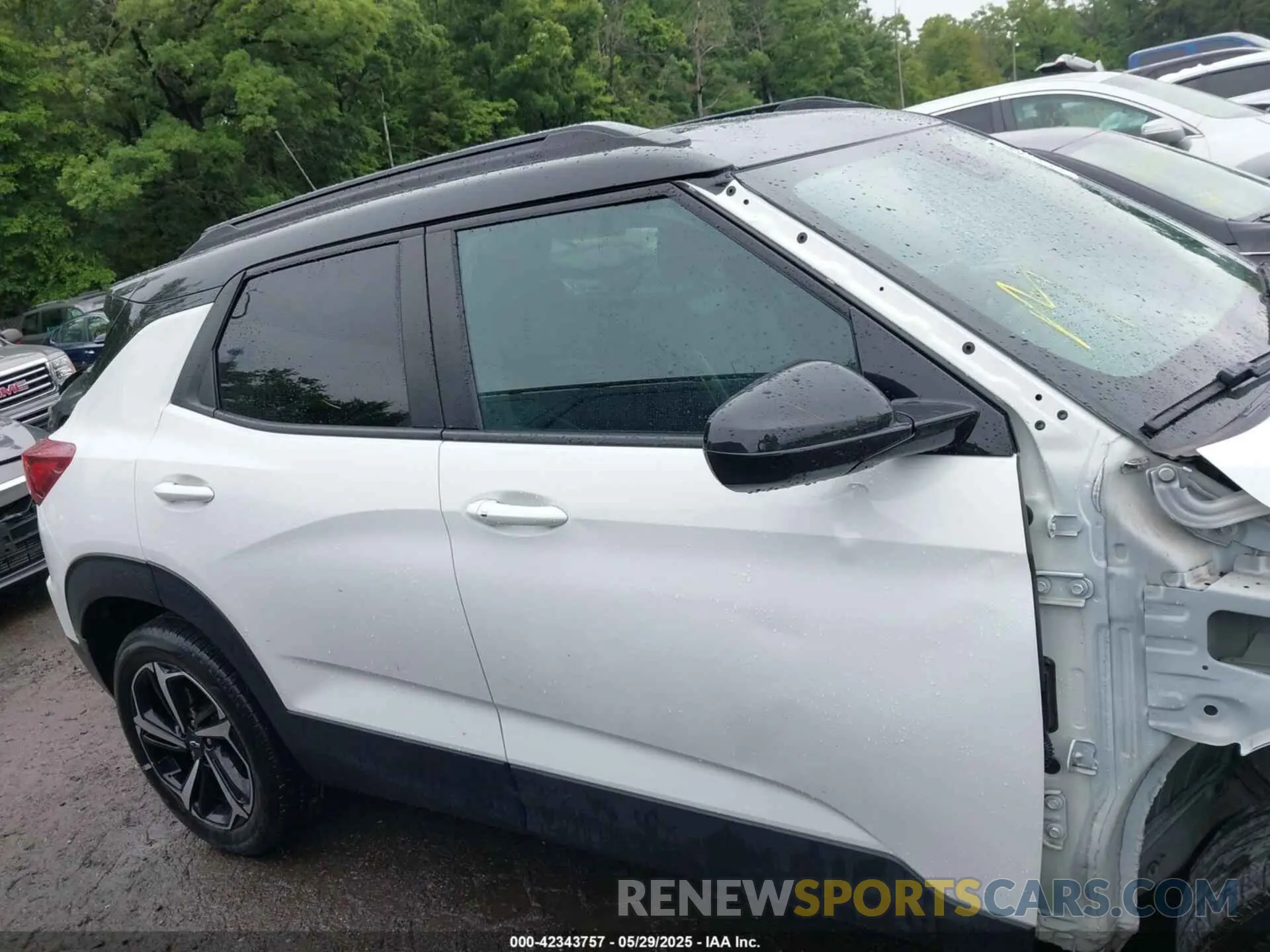 13 Photograph of a damaged car KL79MTSL3PB083875 CHEVROLET TRAILBLAZER 2023