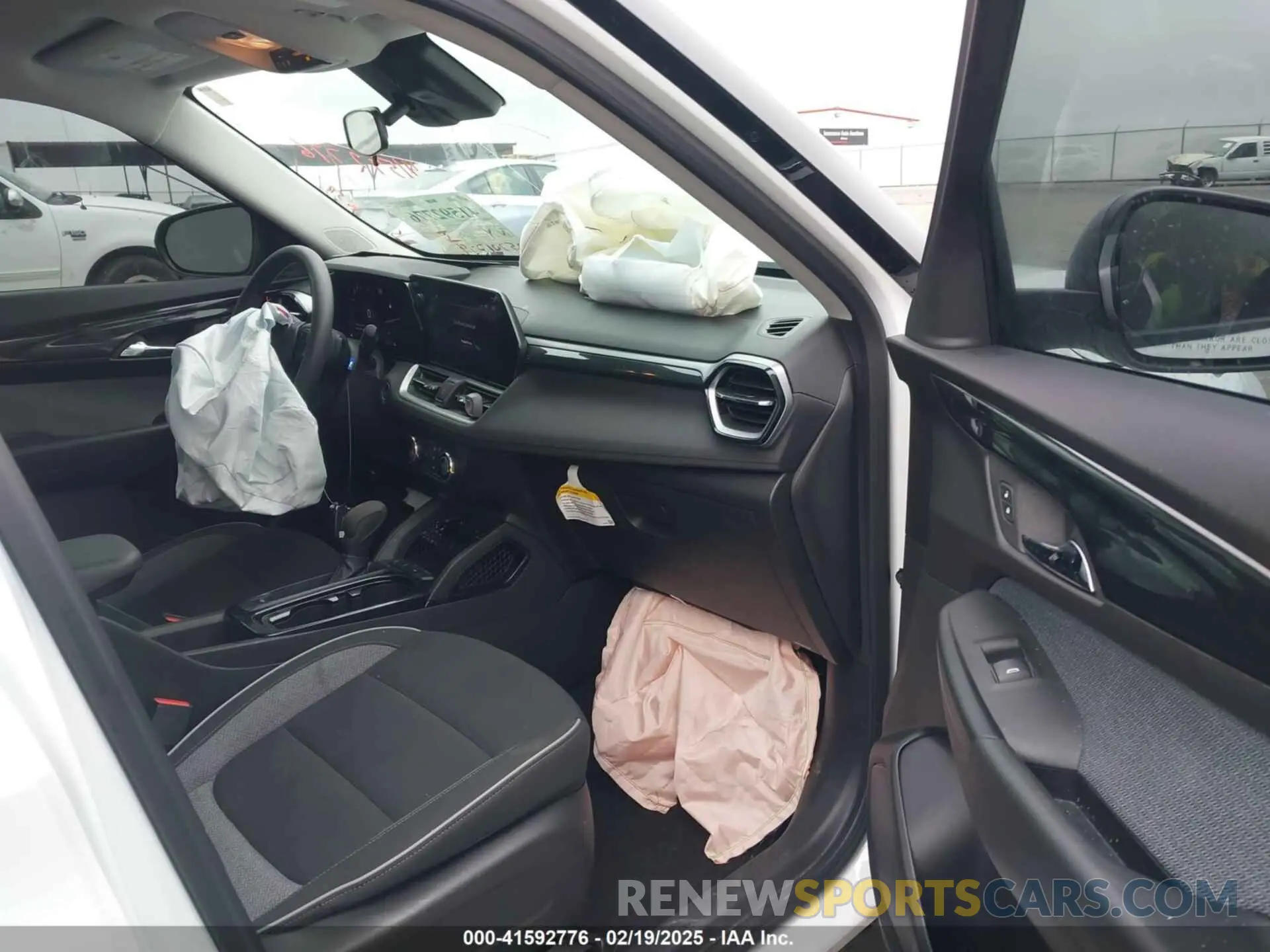 5 Photograph of a damaged car KL79MMS23RB080183 CHEVROLET TRAILBLAZER 2024