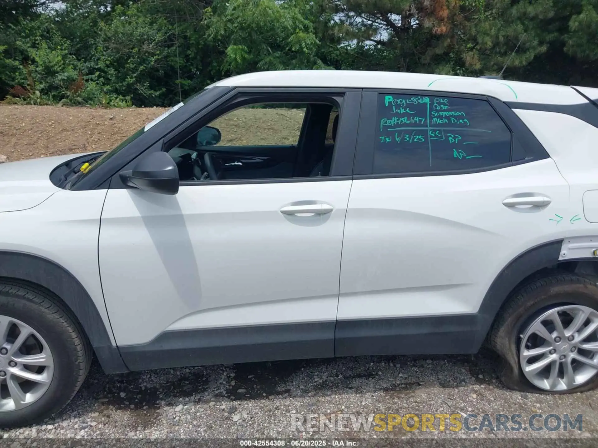 14 Photograph of a damaged car KL79MMSL9RB097000 CHEVROLET TRAILBLAZER 2024