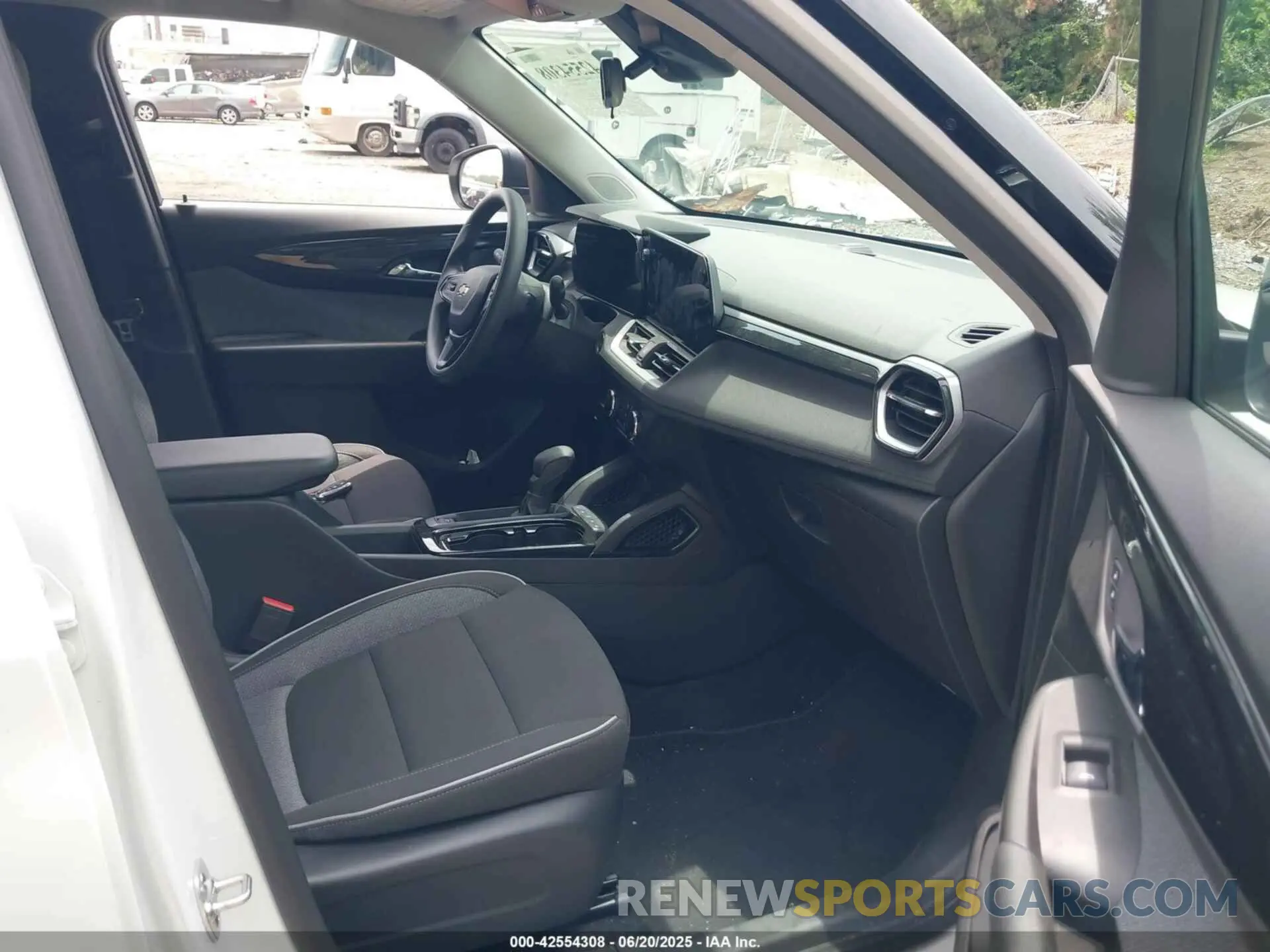 5 Photograph of a damaged car KL79MMSL9RB097000 CHEVROLET TRAILBLAZER 2024