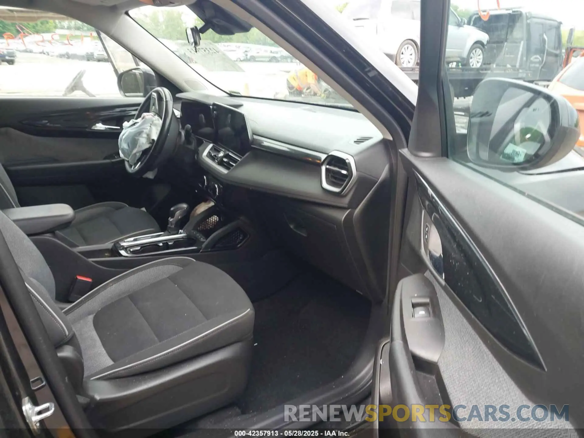5 Photograph of a damaged car KL79MPSL4RB044951 CHEVROLET TRAILBLAZER 2024