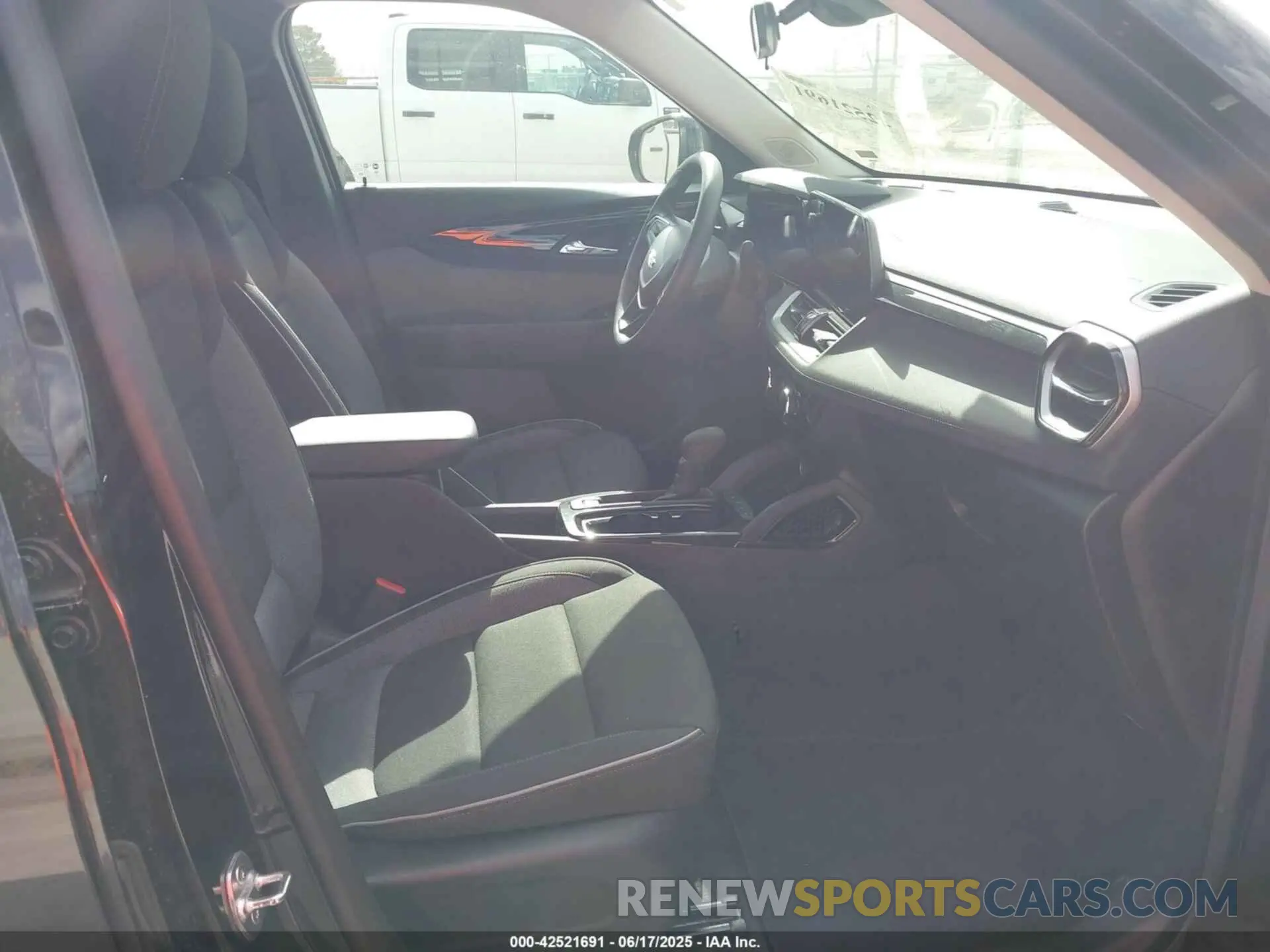5 Photograph of a damaged car KL79MRSL1RB072511 CHEVROLET TRAILBLAZER 2024