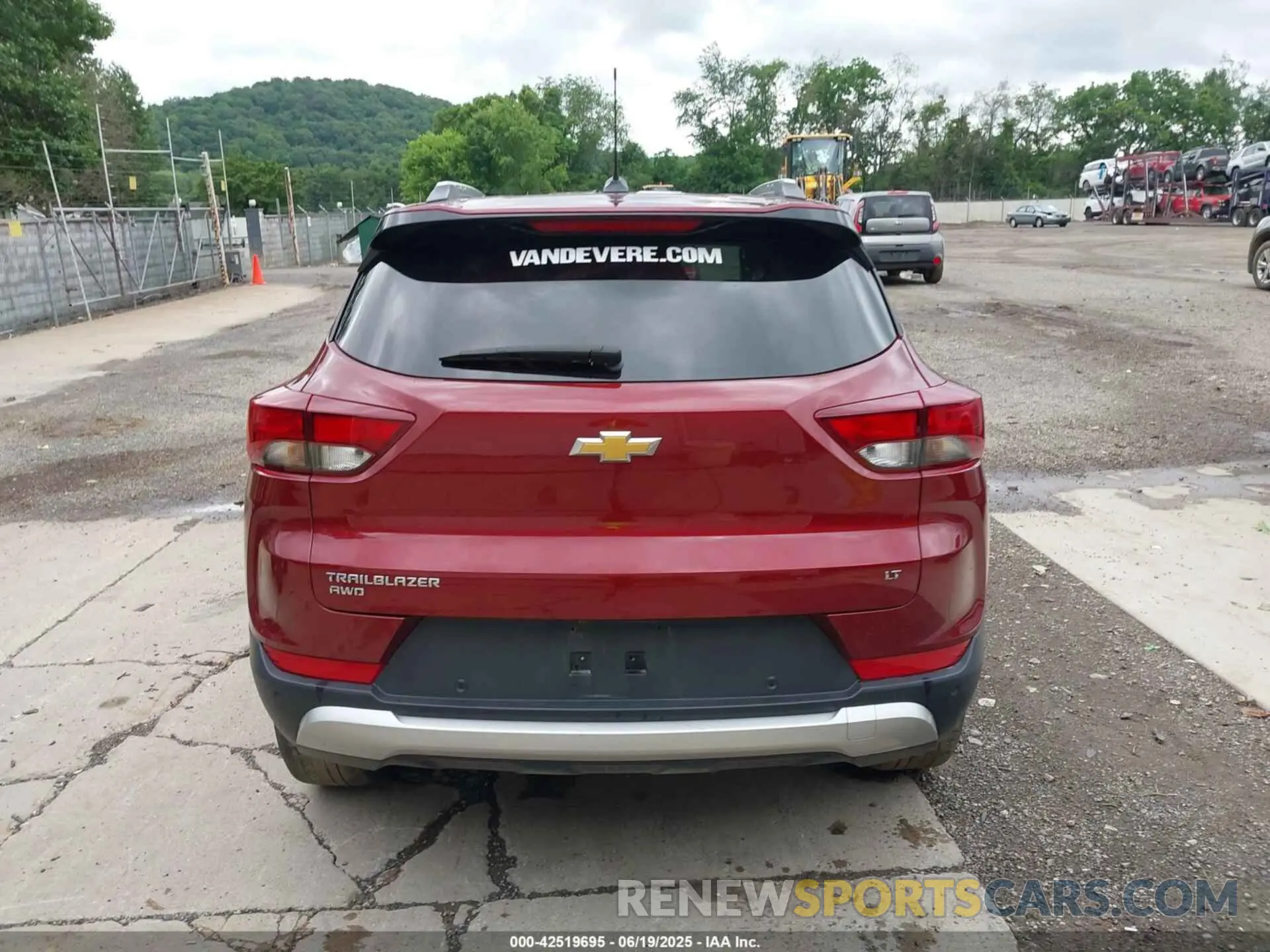 17 Photograph of a damaged car KL79MRSL5RB108524 CHEVROLET TRAILBLAZER 2024