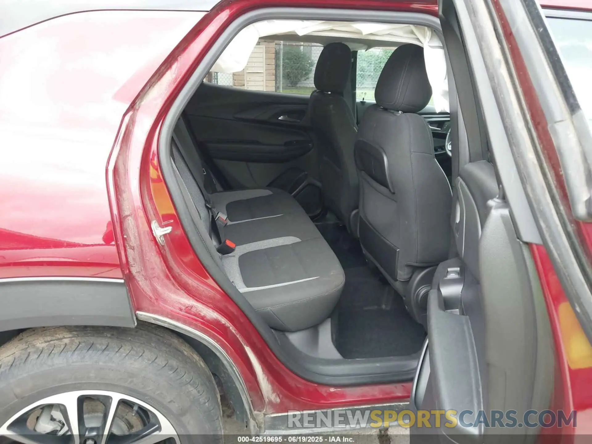 8 Photograph of a damaged car KL79MRSL5RB108524 CHEVROLET TRAILBLAZER 2024
