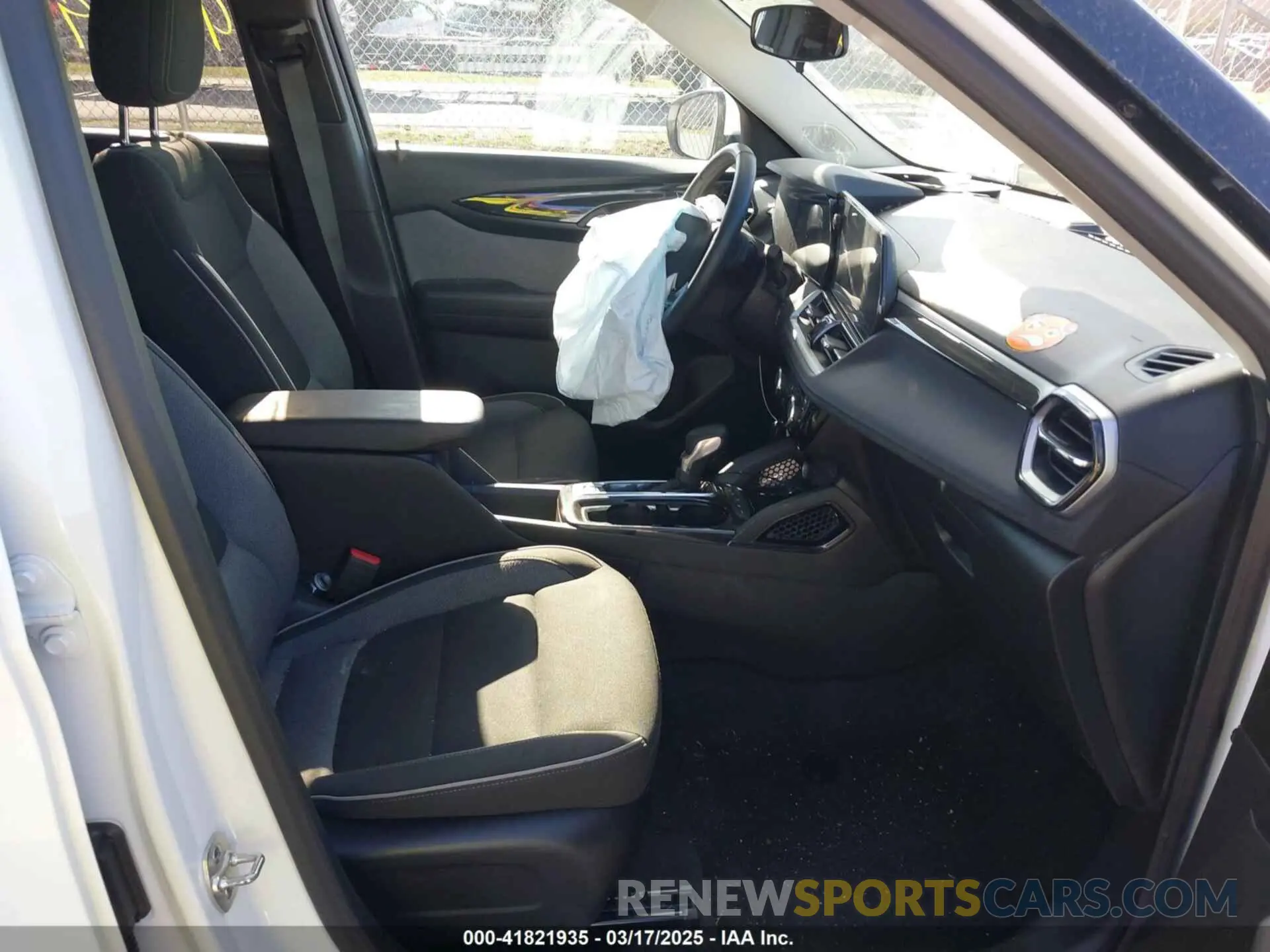 5 Photograph of a damaged car KL79MRSL7RB106290 CHEVROLET TRAILBLAZER 2024