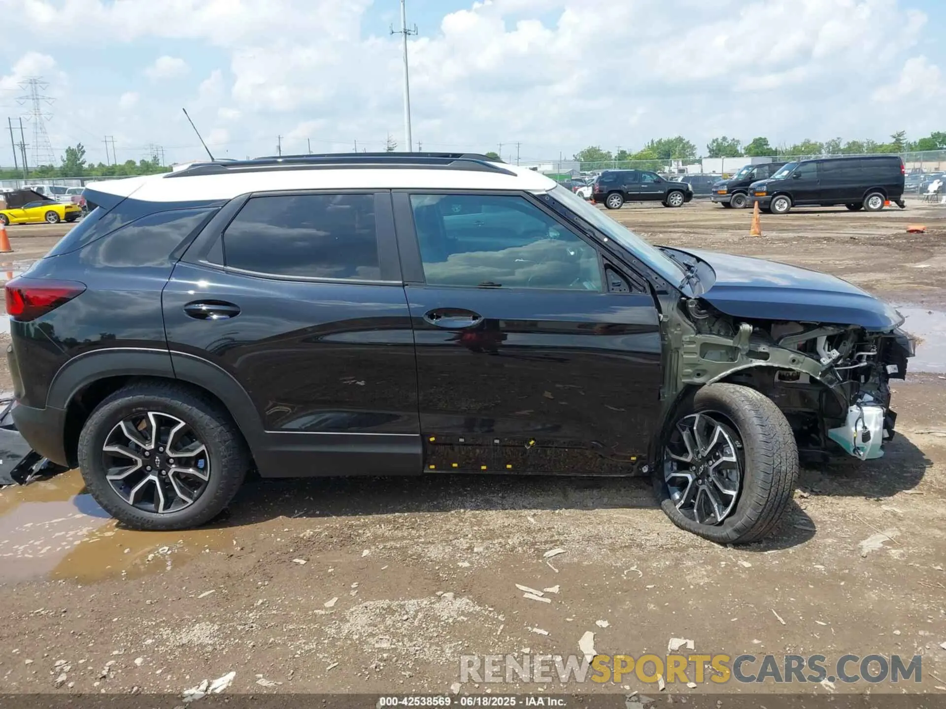 14 Photograph of a damaged car KL79MSSL1SB010703 CHEVROLET TRAILBLAZER 2025