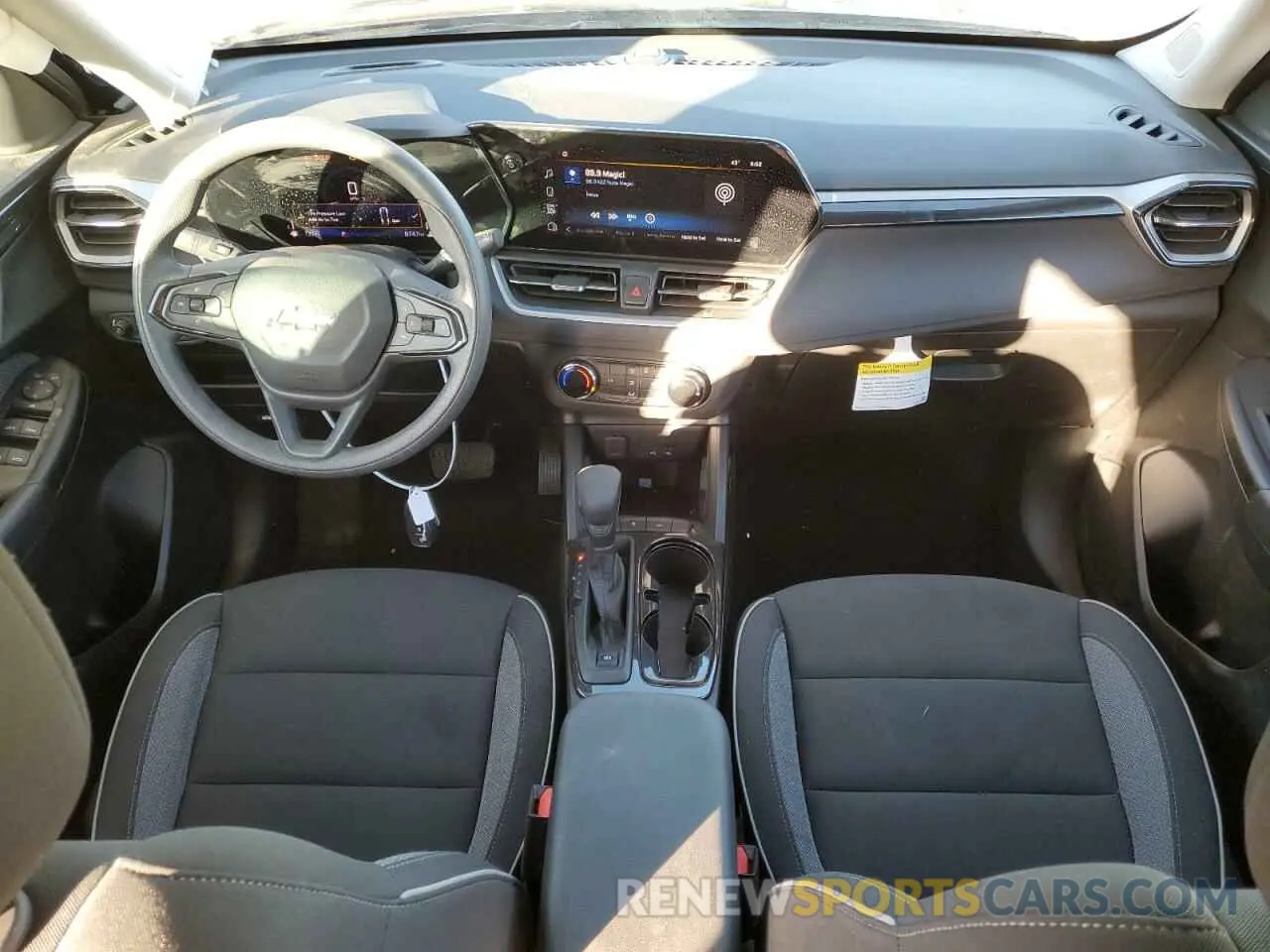 8 Photograph of a damaged car KL79MMS22RB176421 CHEVROLET TRAILBLZR 2024