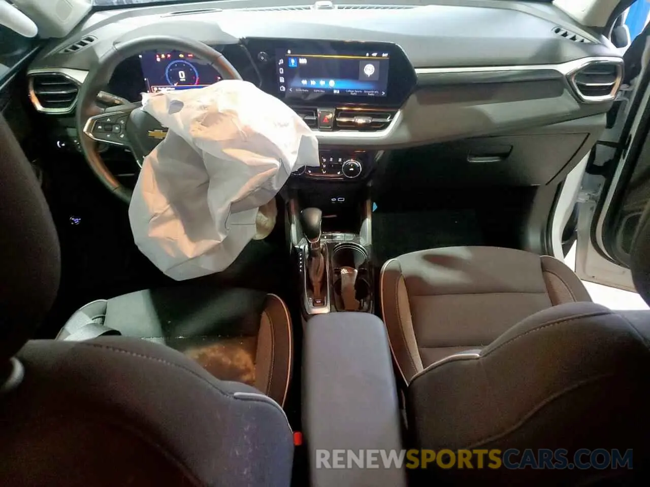8 Photograph of a damaged car KL79MPS23RB145390 CHEVROLET TRAILBLZR 2024
