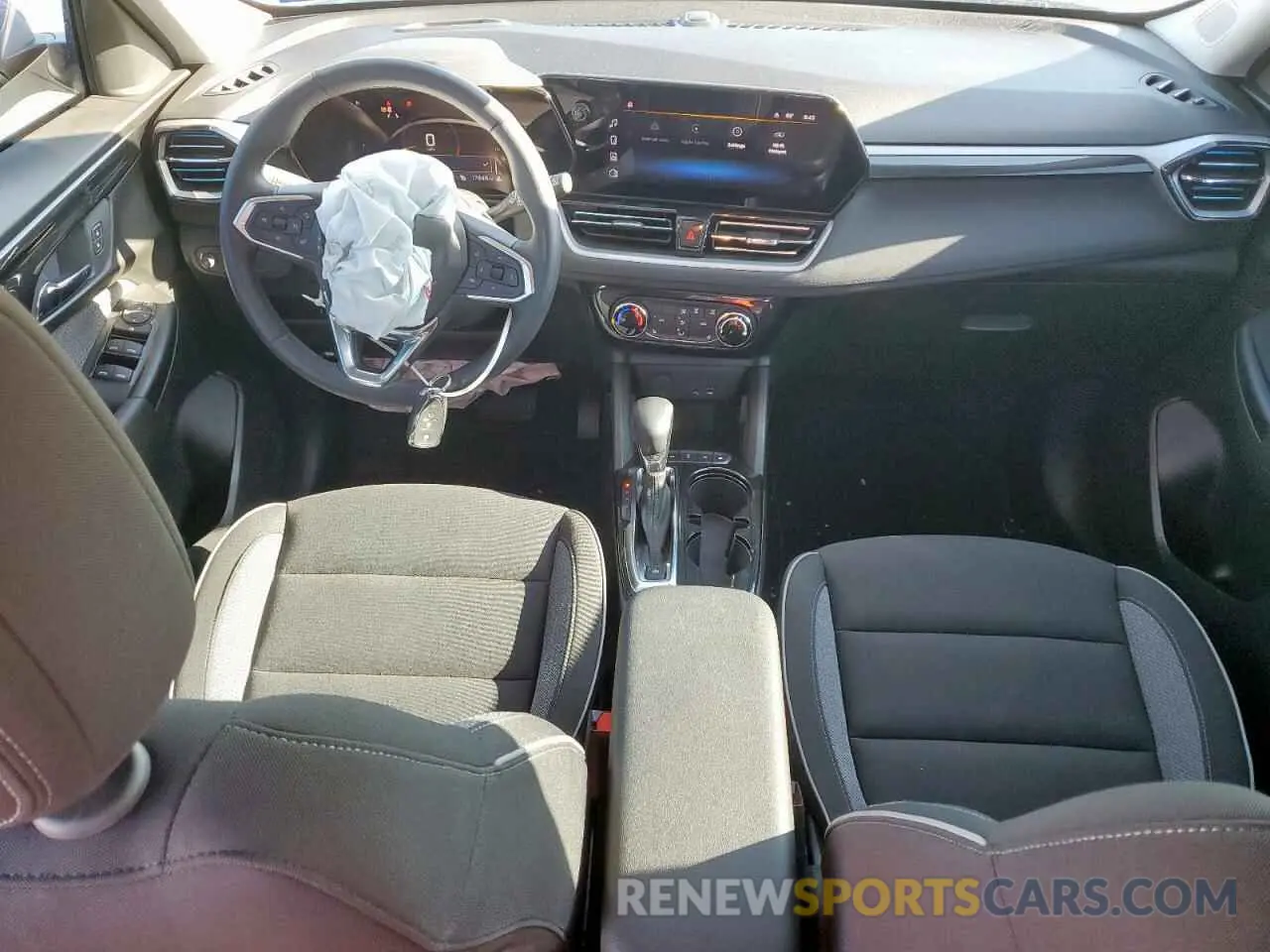 8 Photograph of a damaged car KL79MPSL3RB144975 CHEVROLET TRAILBLZR 2024