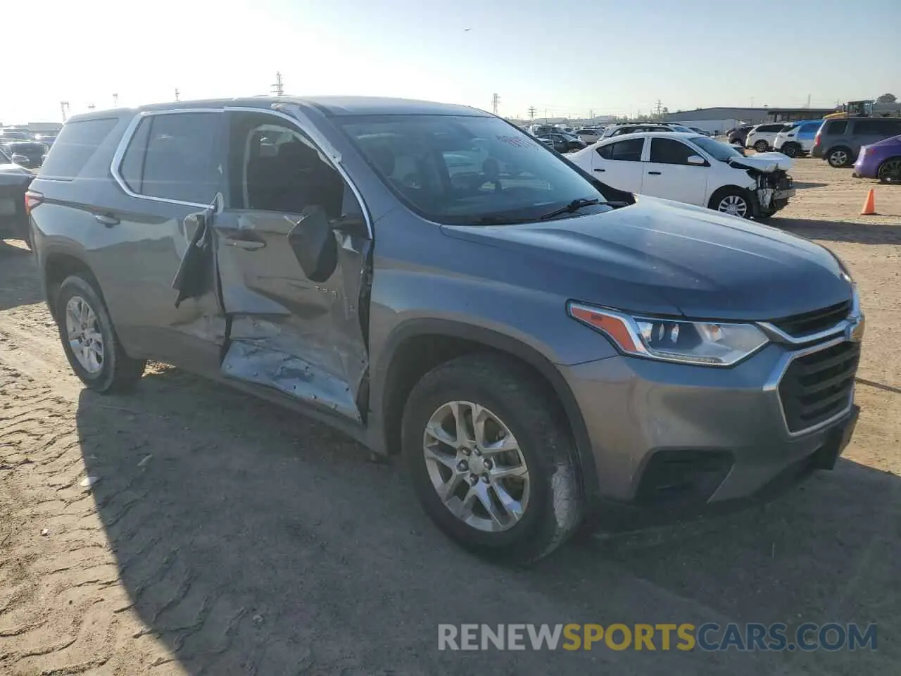 4 Photograph of a damaged car 1GNERFKW0KJ120112 CHEVROLET TRAVERSE 2019