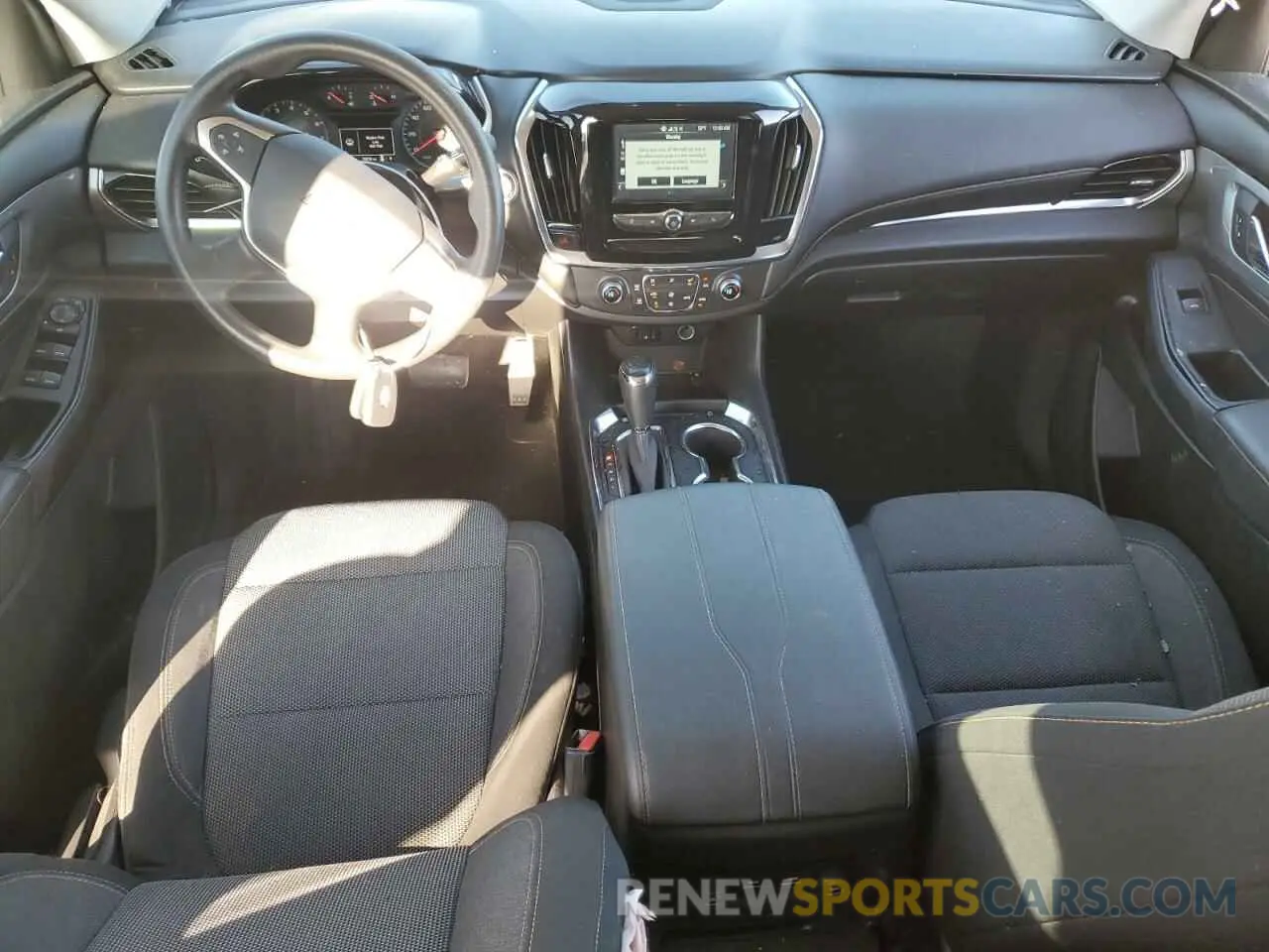 8 Photograph of a damaged car 1GNERFKW0KJ120112 CHEVROLET TRAVERSE 2019
