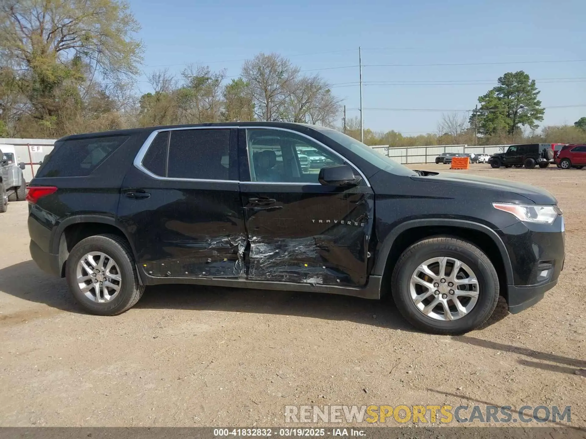 14 Photograph of a damaged car 1GNERFKW0KJ165566 CHEVROLET TRAVERSE 2019