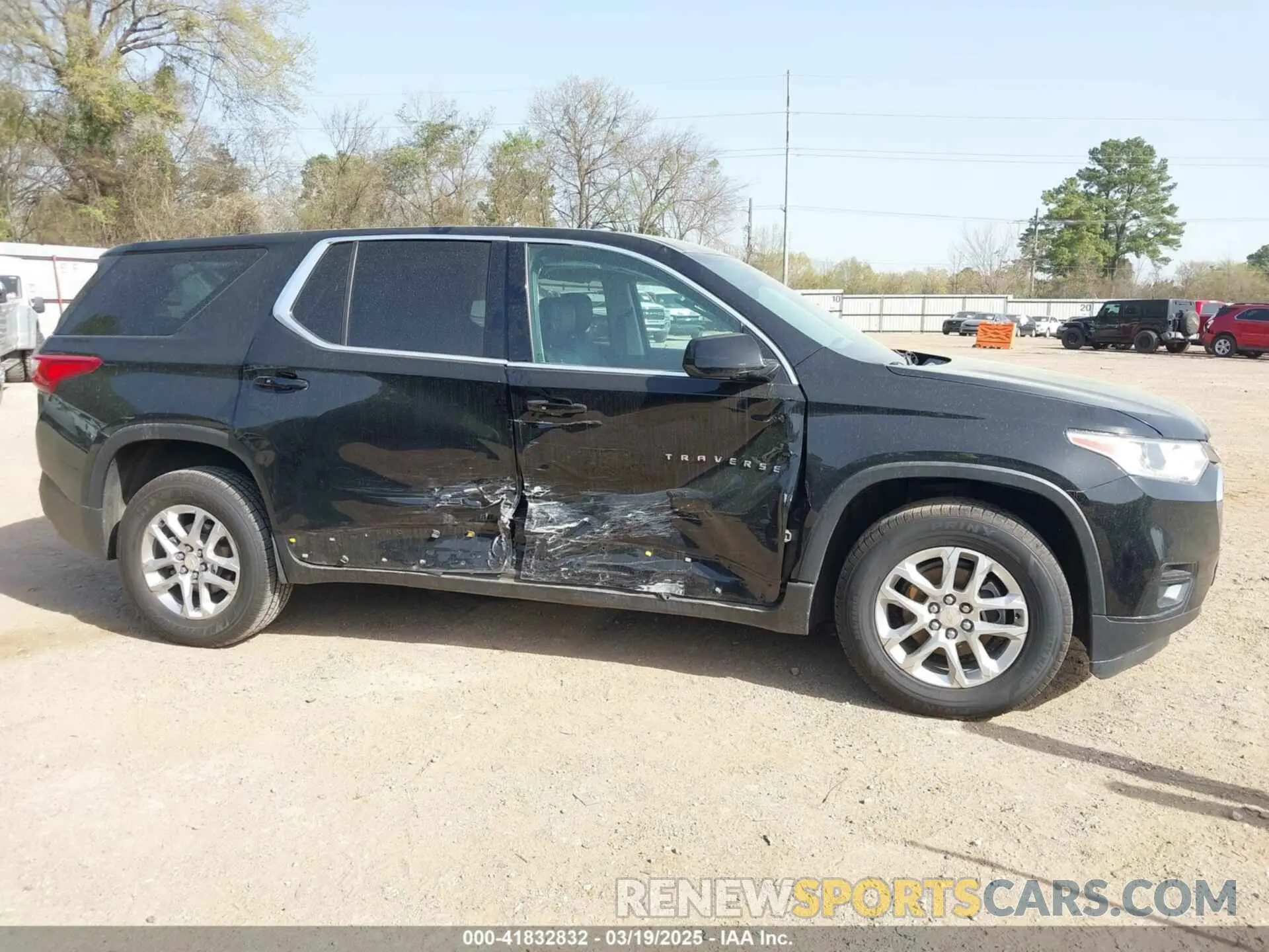 6 Photograph of a damaged car 1GNERFKW0KJ165566 CHEVROLET TRAVERSE 2019
