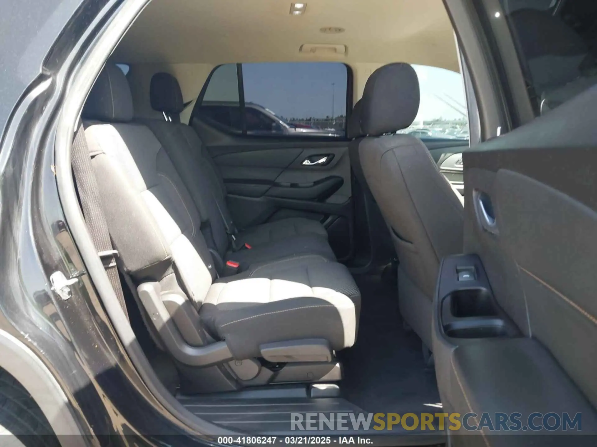 8 Photograph of a damaged car 1GNERFKW1KJ310856 CHEVROLET TRAVERSE 2019